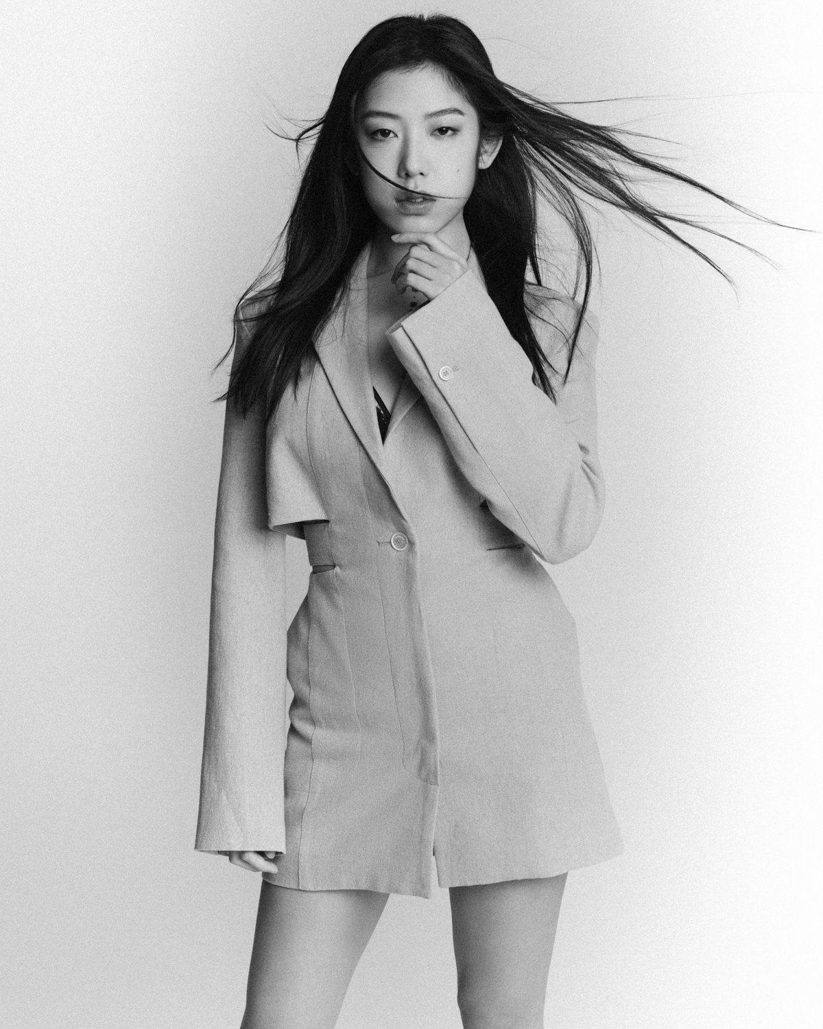 Timeless fashion editorial style portrait photographed by Kay Lai Studio in Hong Kong. 香港Kay Lai Studio時尚風格人像攝影。