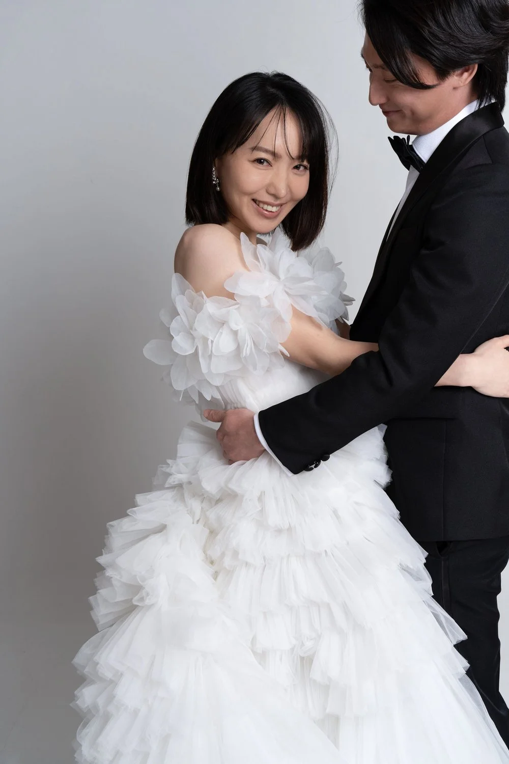 Timeless fashion editorial style pre-wedding photography photographed by Kay Lai Studio in Hong Kong. 香港Kay Lai Studio時尚風格婚紗攝影，簡約高級耐看。