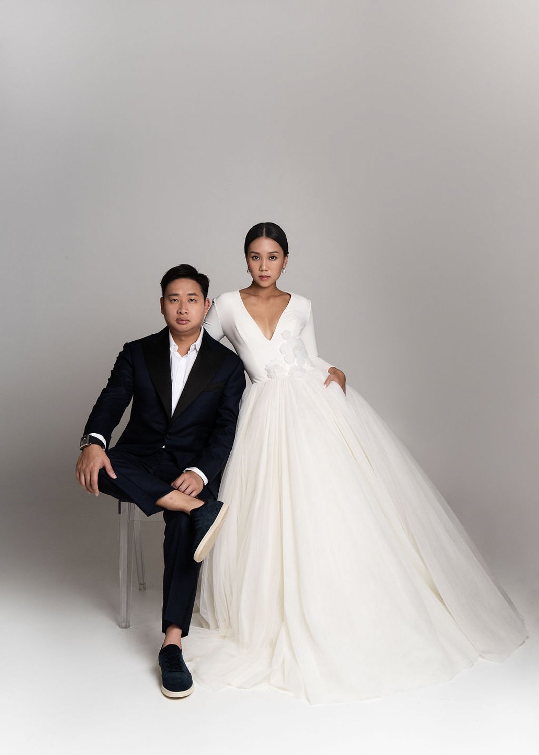 Timeless fashion editorial style pre-wedding photography photographed by Kay Lai Studio in Hong Kong. 香港Kay Lai Studio時尚風格婚紗攝影，簡約高級耐看。
