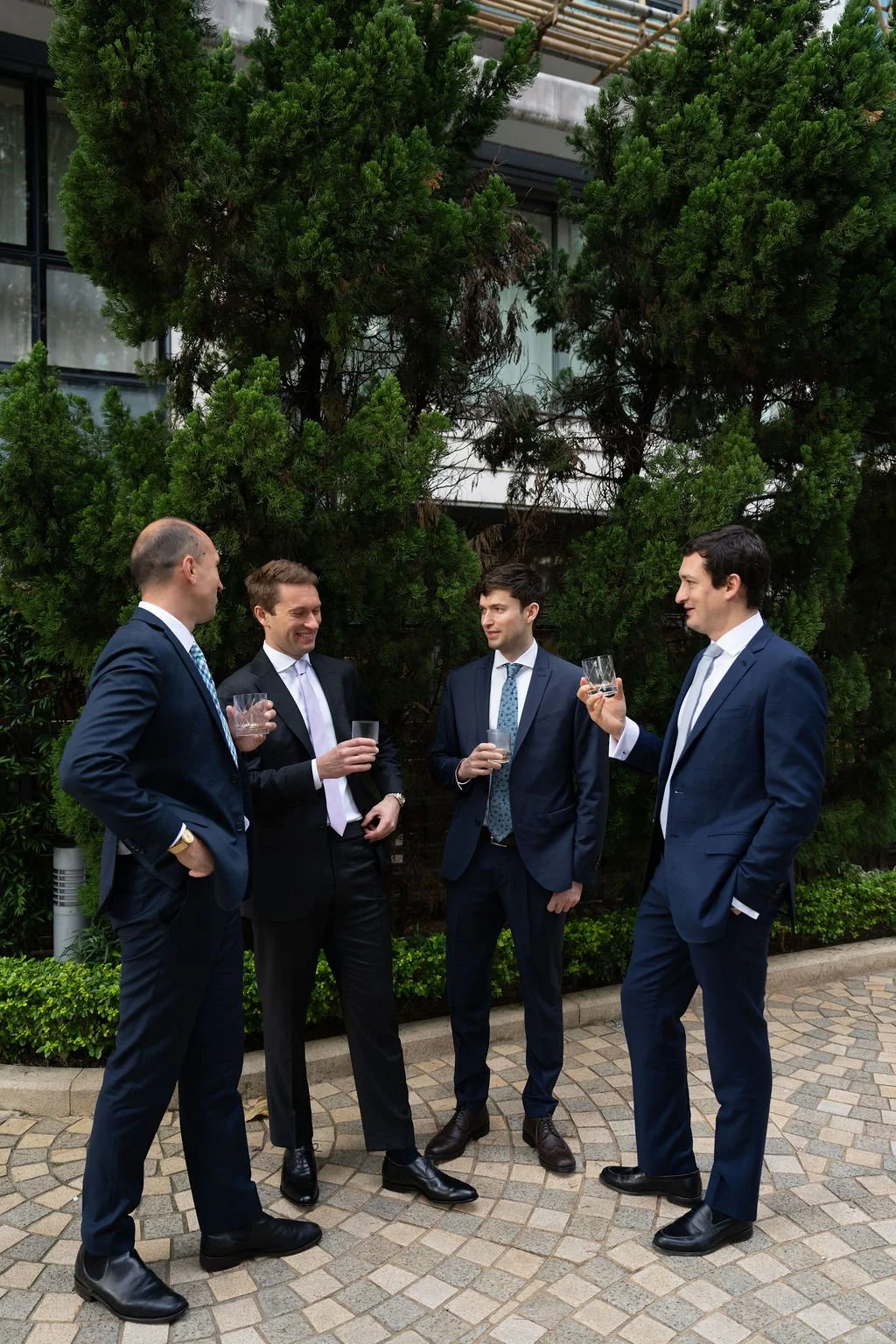 Timeless fashion editorial style wedding day photography photographed by Kay Lai Studio in Hong Kong. 香港Kay Lai Studio時尚風格婚禮攝影，簡約高級耐看。