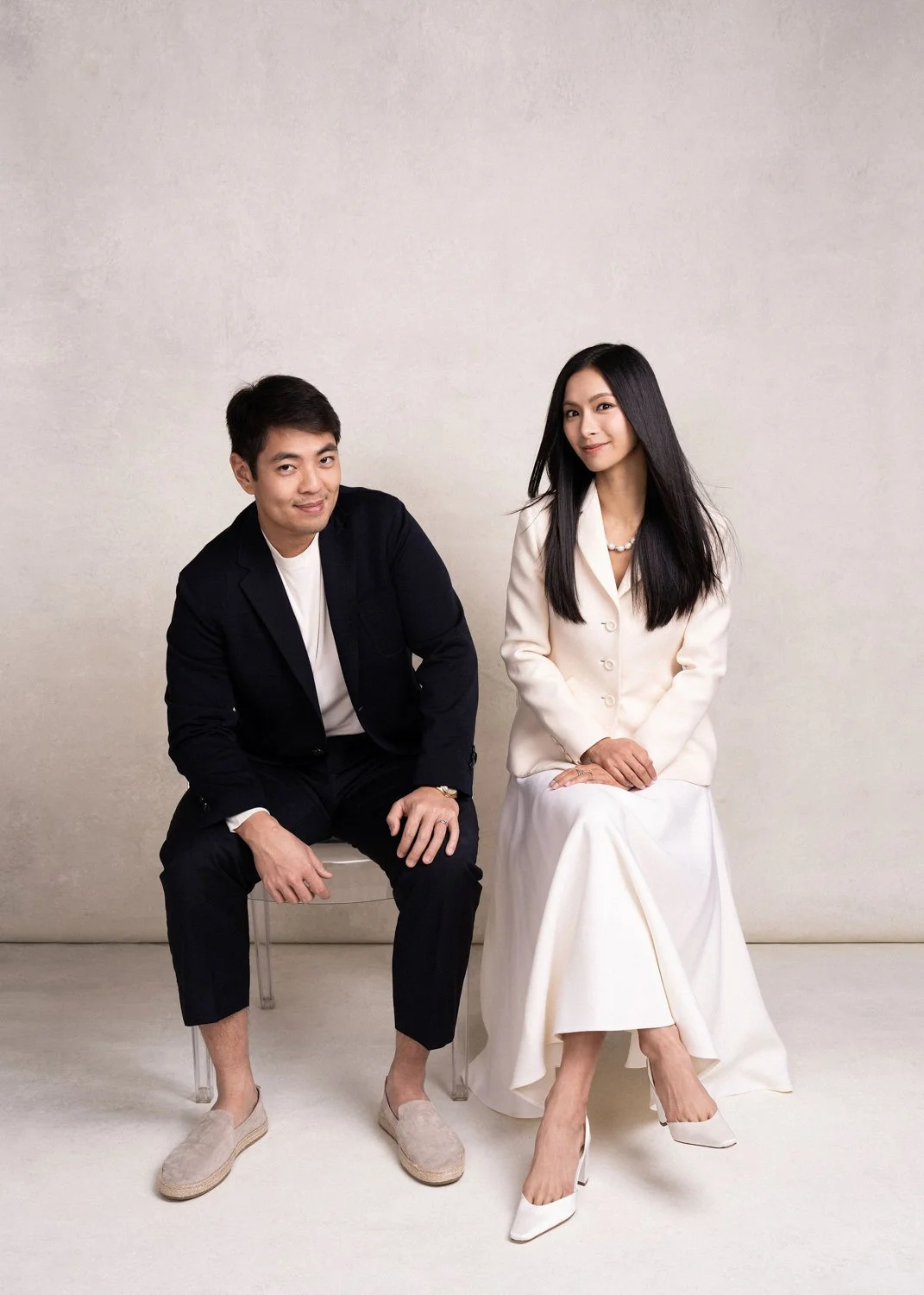 Timeless fashion editorial style pre-wedding photography photographed by Kay Lai Studio in Hong Kong. 香港Kay Lai Studio時尚風格婚紗攝影，簡約高級耐看。