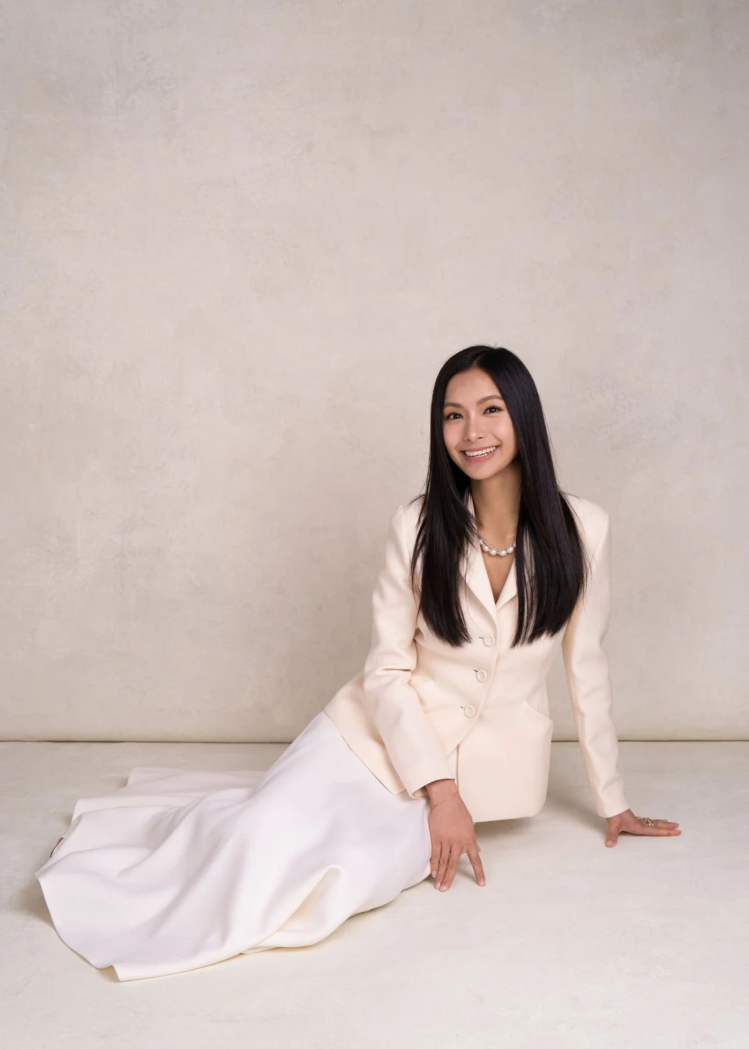 Timeless fashion editorial style pre-wedding photography photographed by Kay Lai Studio in Hong Kong. 香港Kay Lai Studio時尚風格婚紗攝影，簡約高級耐看。