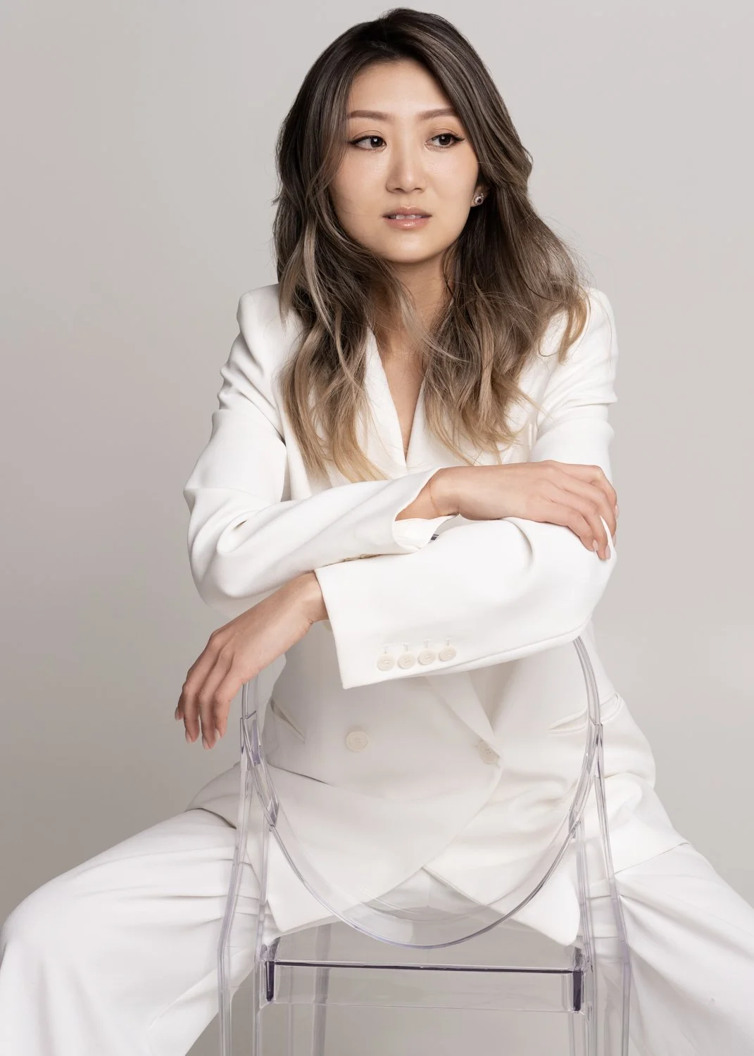 Timeless fashion editorial style portrait photographed by Kay Lai Studio in Hong Kong. 香港Kay Lai Studio時尚風格人像攝影。