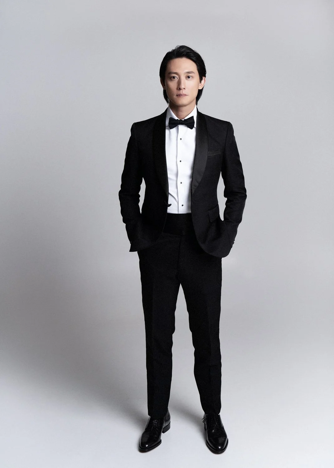 Timeless fashion editorial style pre-wedding photography photographed by Kay Lai Studio in Hong Kong. 香港Kay Lai Studio時尚風格婚紗攝影，簡約高級耐看。