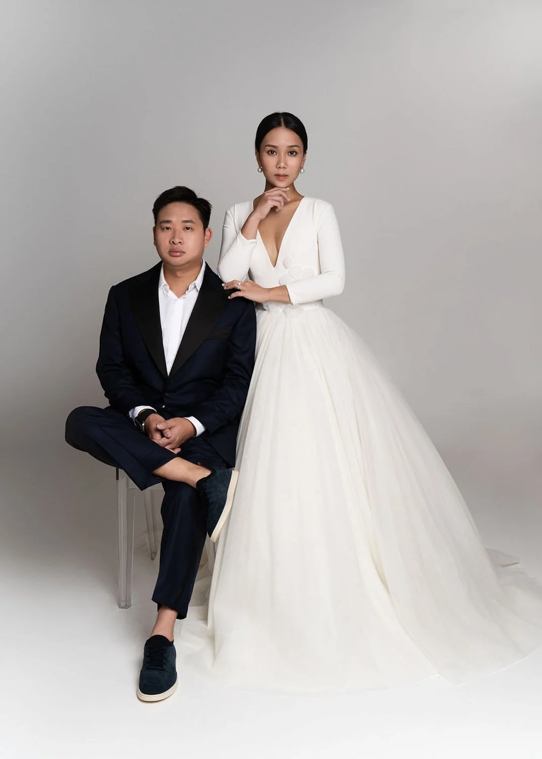Timeless fashion editorial style pre-wedding photography photographed by Kay Lai Studio in Hong Kong. 香港Kay Lai Studio時尚風格婚紗攝影，簡約高級耐看。