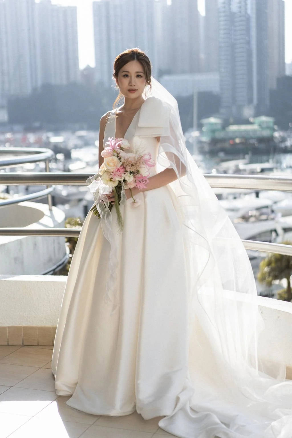 Timeless fashion editorial style wedding day photography photographed by Kay Lai Studio in Hong Kong. 香港Kay Lai Studio時尚風格婚禮攝影。