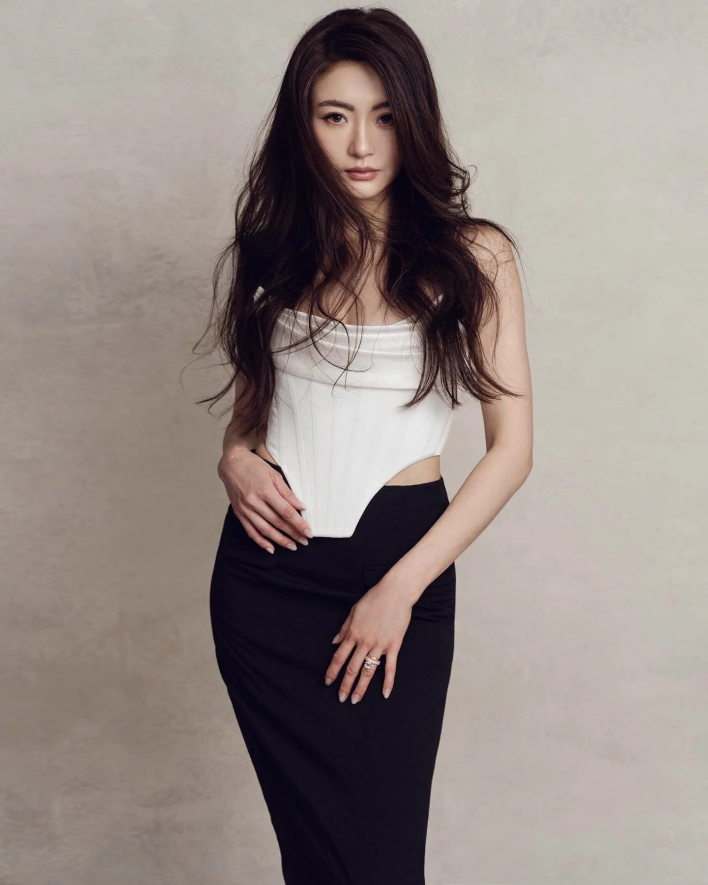 Timeless fashion editorial style portrait photographed by Kay Lai Studio in Hong Kong. 香港Kay Lai Studio時尚風格人像攝影。