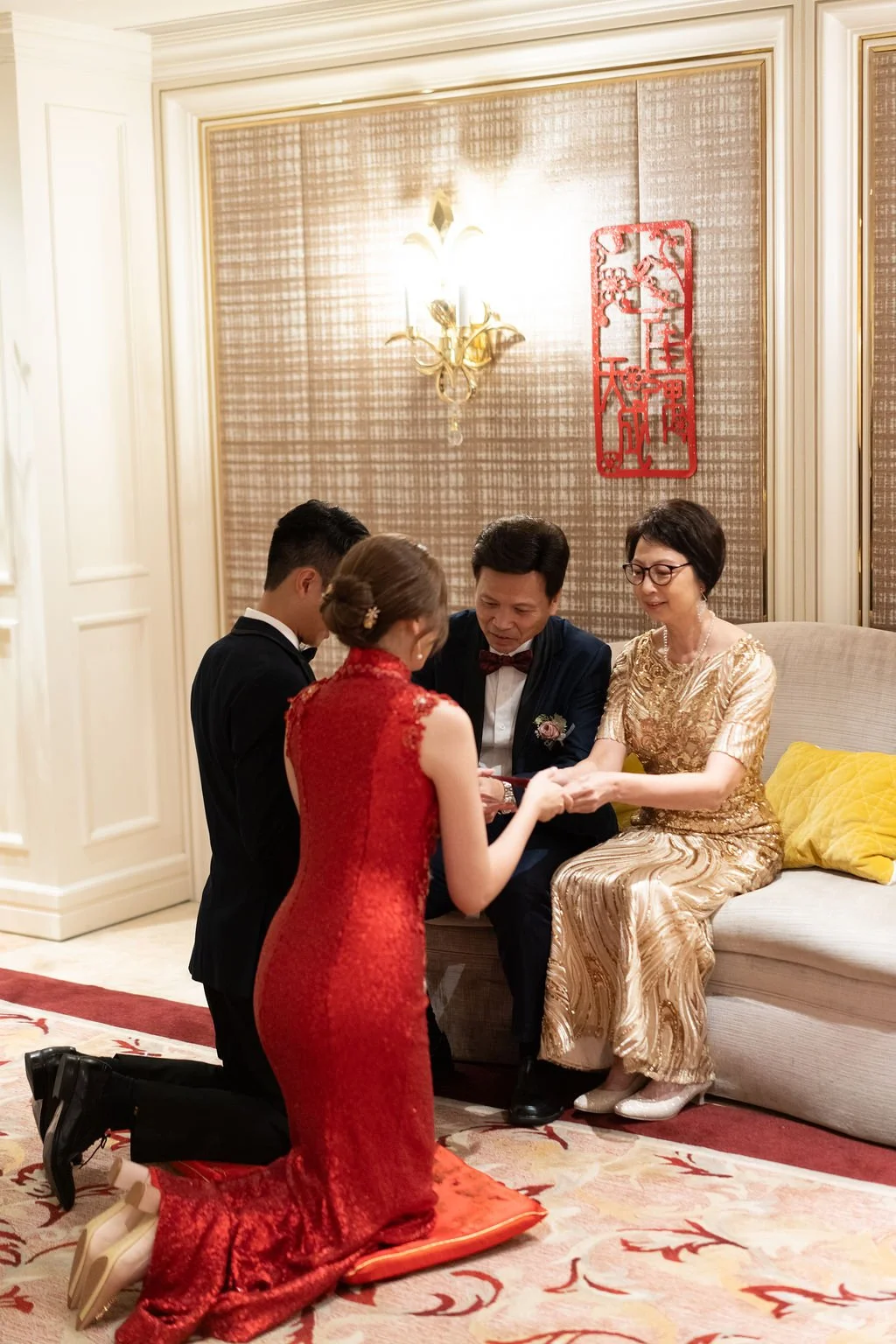 Timeless fashion editorial style wedding day photography photographed by Kay Lai Studio in Hong Kong. 香港Kay Lai Studio時尚風格婚禮攝影。