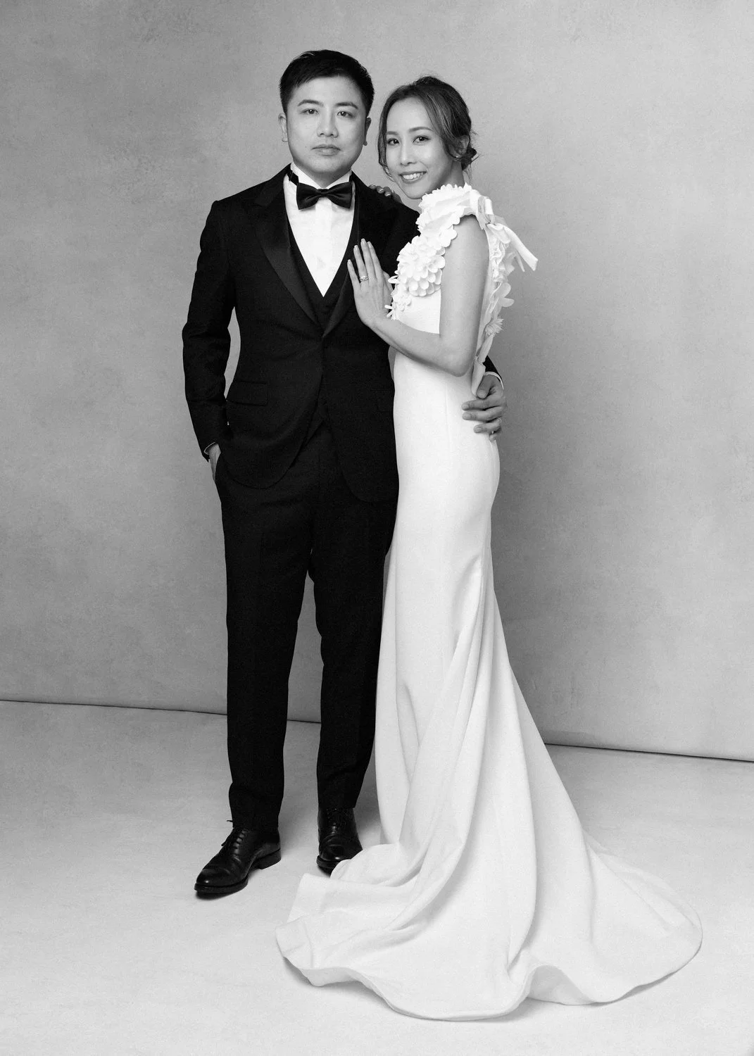 Timeless fashion editorial style pre-wedding photography photographed by Kay Lai Studio in Hong Kong. 香港Kay Lai Studio時尚風格婚紗攝影，簡約高級耐看。