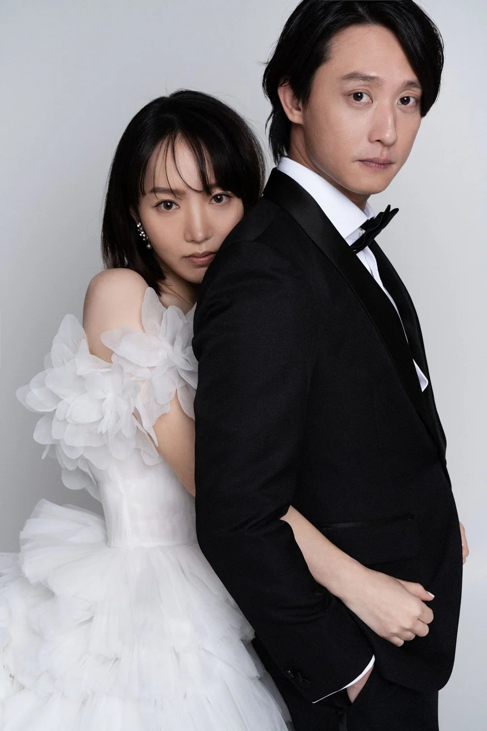 Timeless fashion editorial style pre-wedding photography photographed by Kay Lai Studio in Hong Kong. 香港Kay Lai Studio時尚風格婚紗攝影，簡約高級耐看。