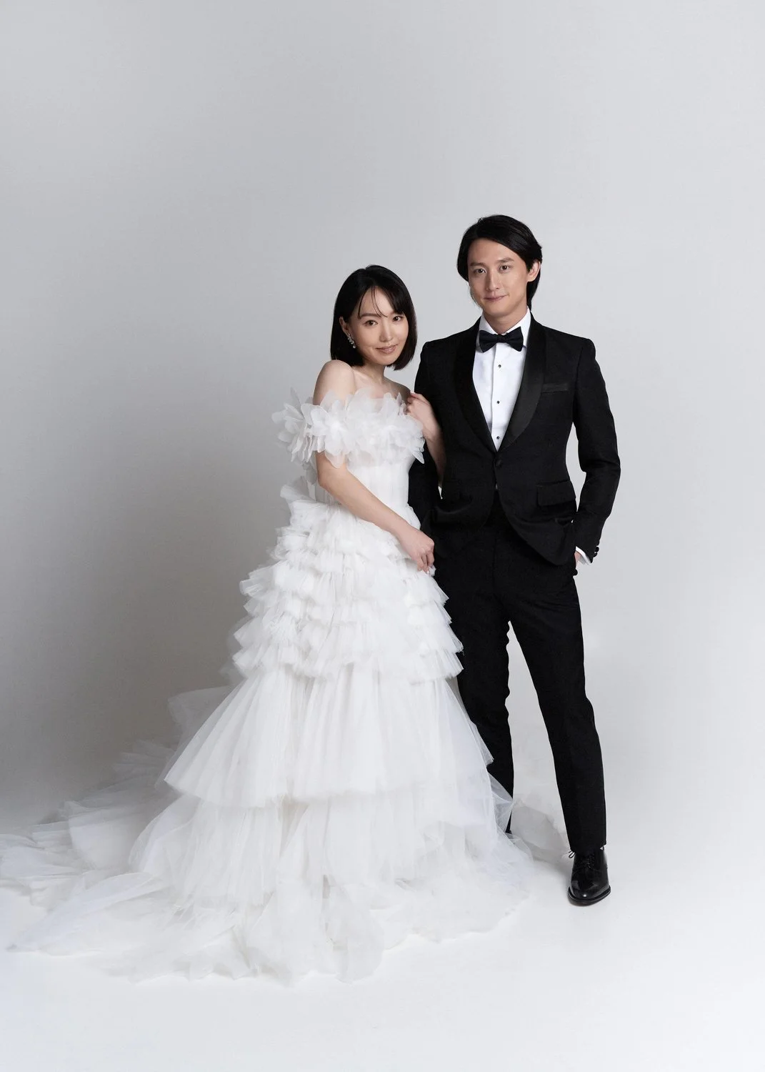 Timeless fashion editorial style pre-wedding photography photographed by Kay Lai Studio in Hong Kong. 香港Kay Lai Studio時尚風格婚紗攝影，簡約高級耐看。