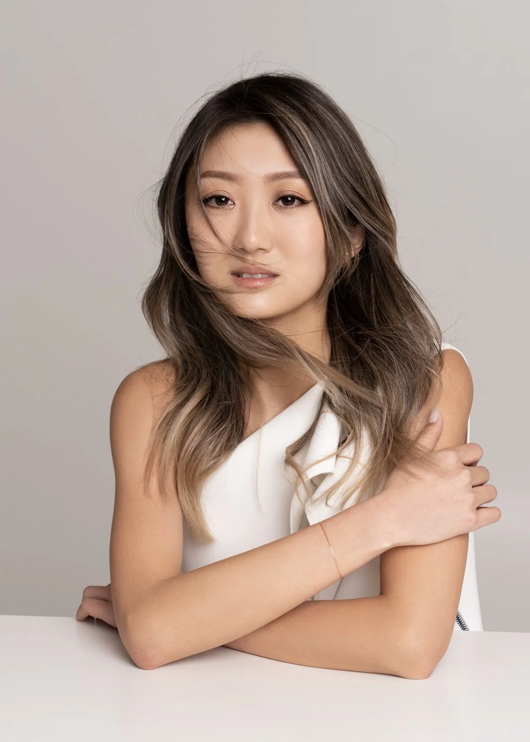 Timeless fashion editorial style portrait photographed by Kay Lai Studio in Hong Kong. 香港Kay Lai Studio時尚風格人像攝影。