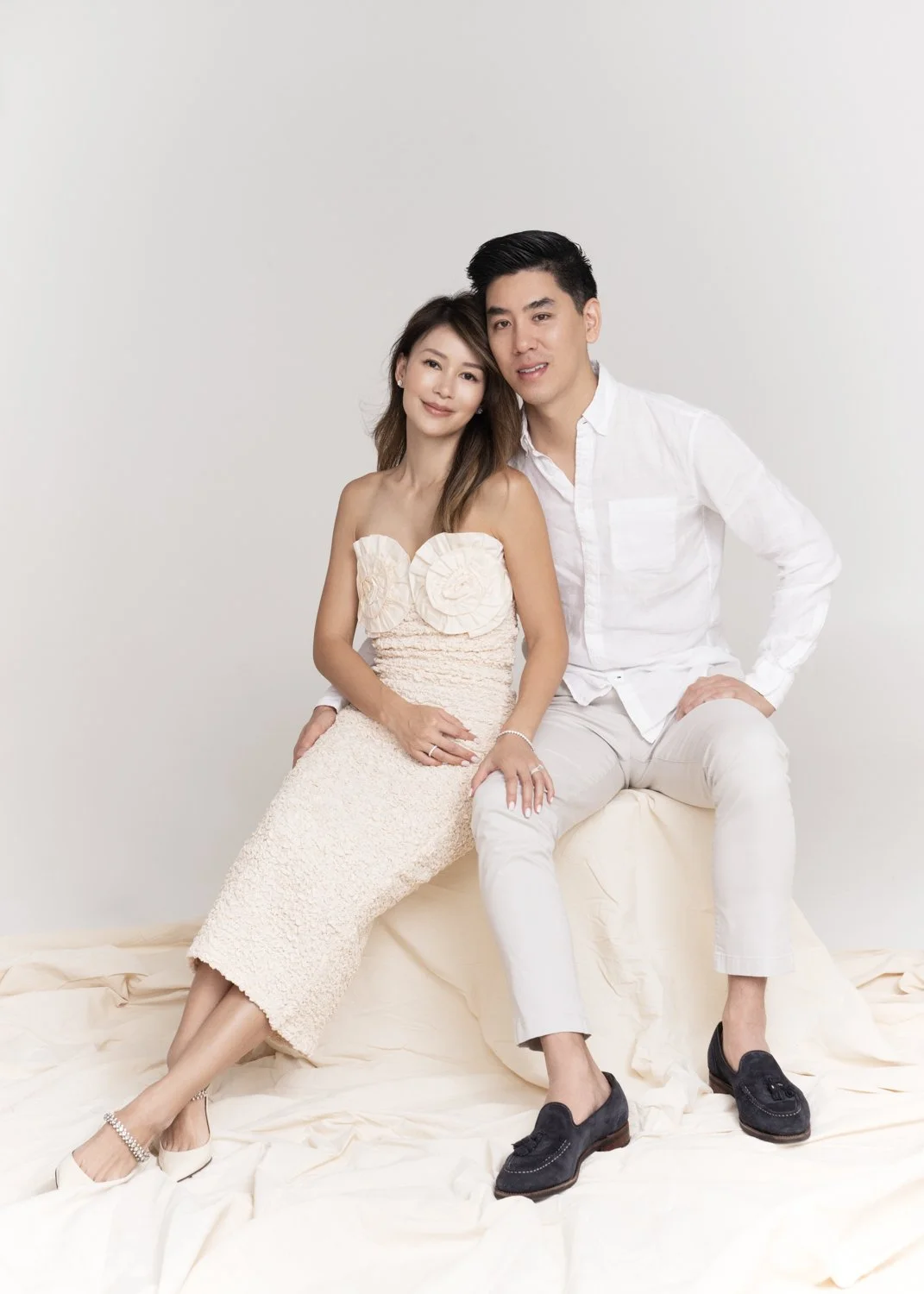 Timeless fashion editorial style family portrait photographed by Kay Lai Studio in Hong Kong. 香港Kay Lai Studio時尚風格家庭攝影。