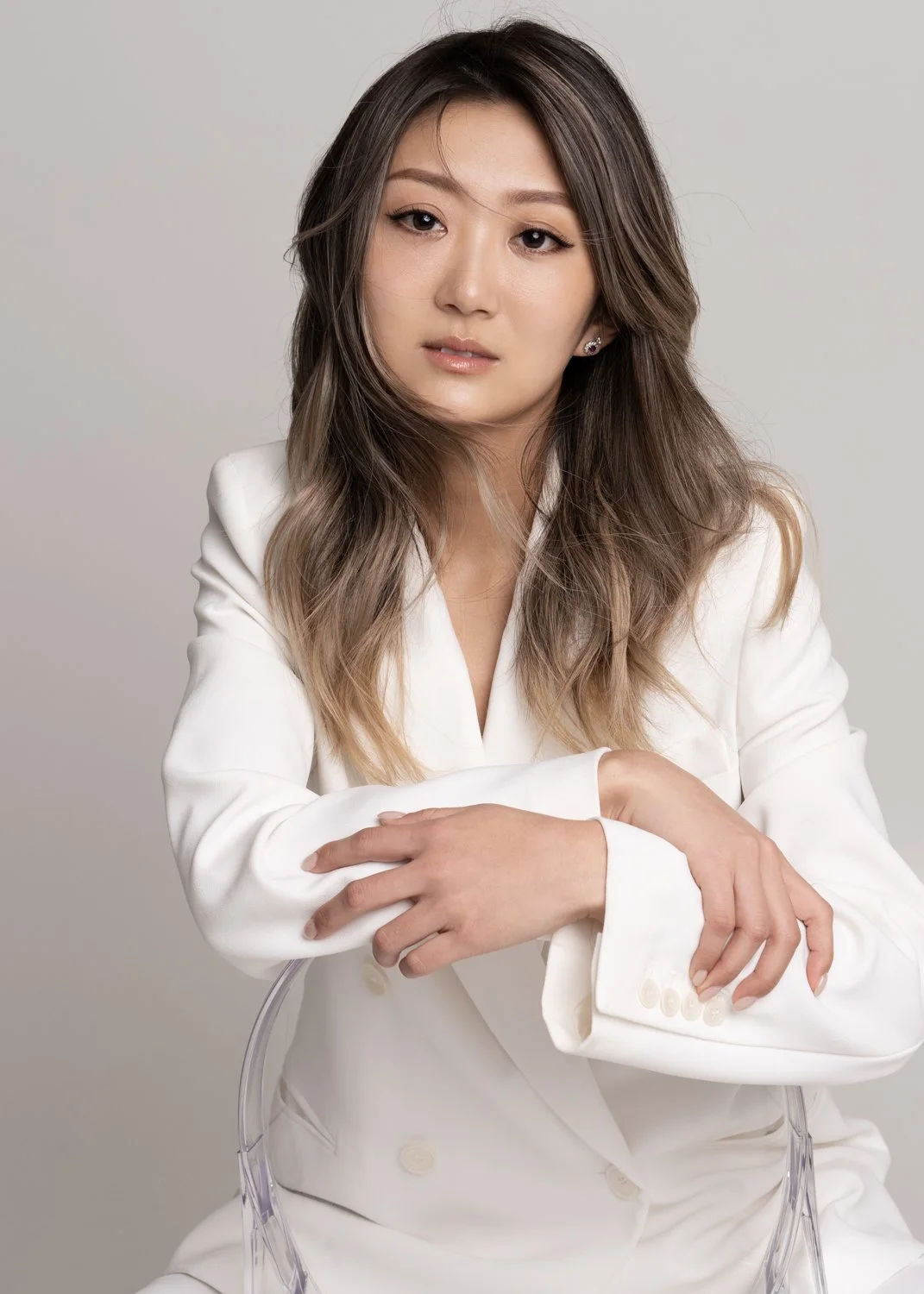 Timeless fashion editorial style portrait photographed by Kay Lai Studio in Hong Kong. 香港Kay Lai Studio時尚風格人像攝影。