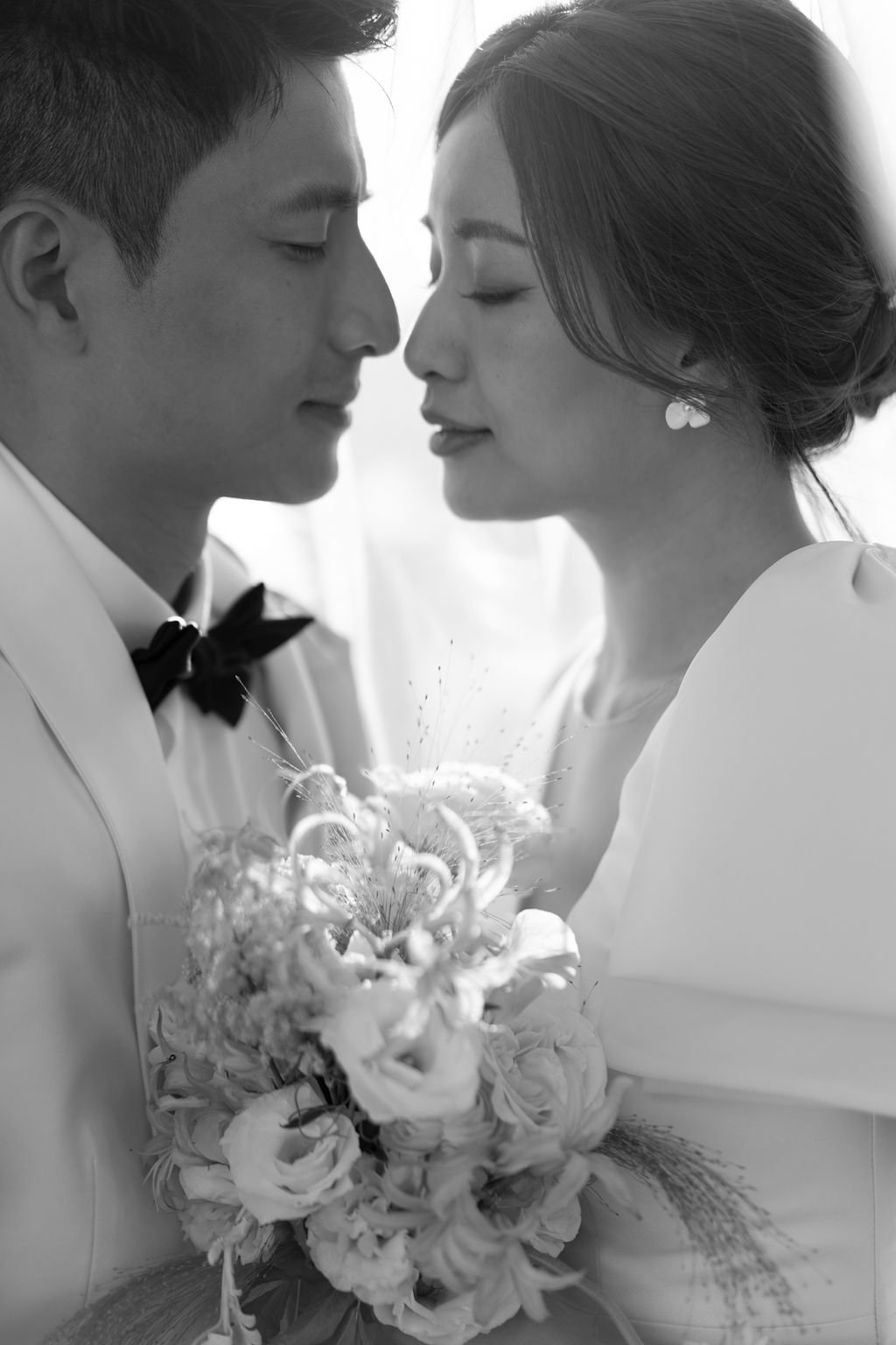 Timeless fashion editorial style wedding day photography photographed by Kay Lai Studio in Hong Kong. 香港Kay Lai Studio時尚風格婚禮攝影。