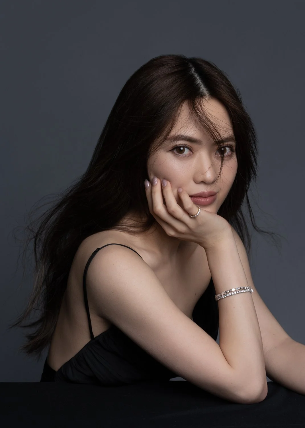 Timeless fashion editorial style portrait photographed by Kay Lai Studio in Hong Kong. 香港Kay Lai Studio時尚風格人像攝影。