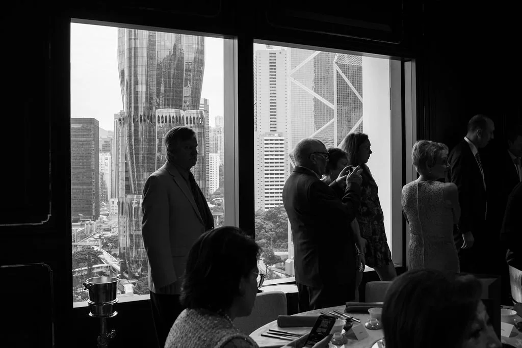 Timeless fashion editorial style wedding day photography photographed by Kay Lai Studio in Hong Kong. 香港Kay Lai Studio時尚風格婚禮攝影，簡約高級耐看。