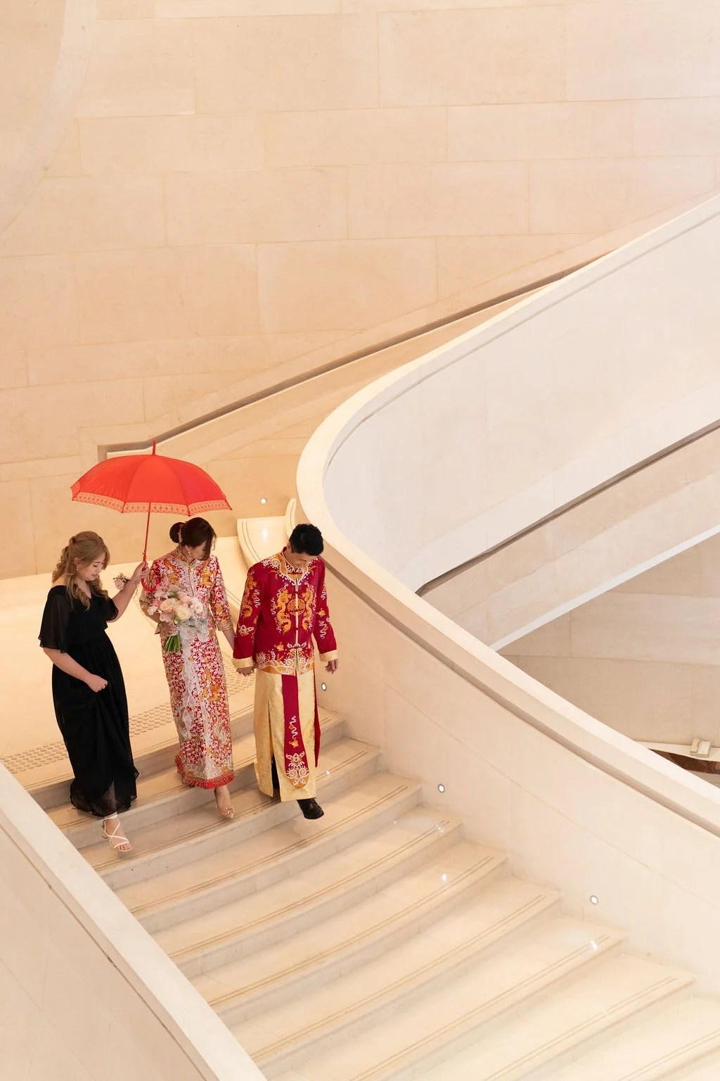 Timeless fashion editorial style wedding day photography photographed by Kay Lai Studio in Hong Kong. 香港Kay Lai Studio時尚風格婚禮攝影。