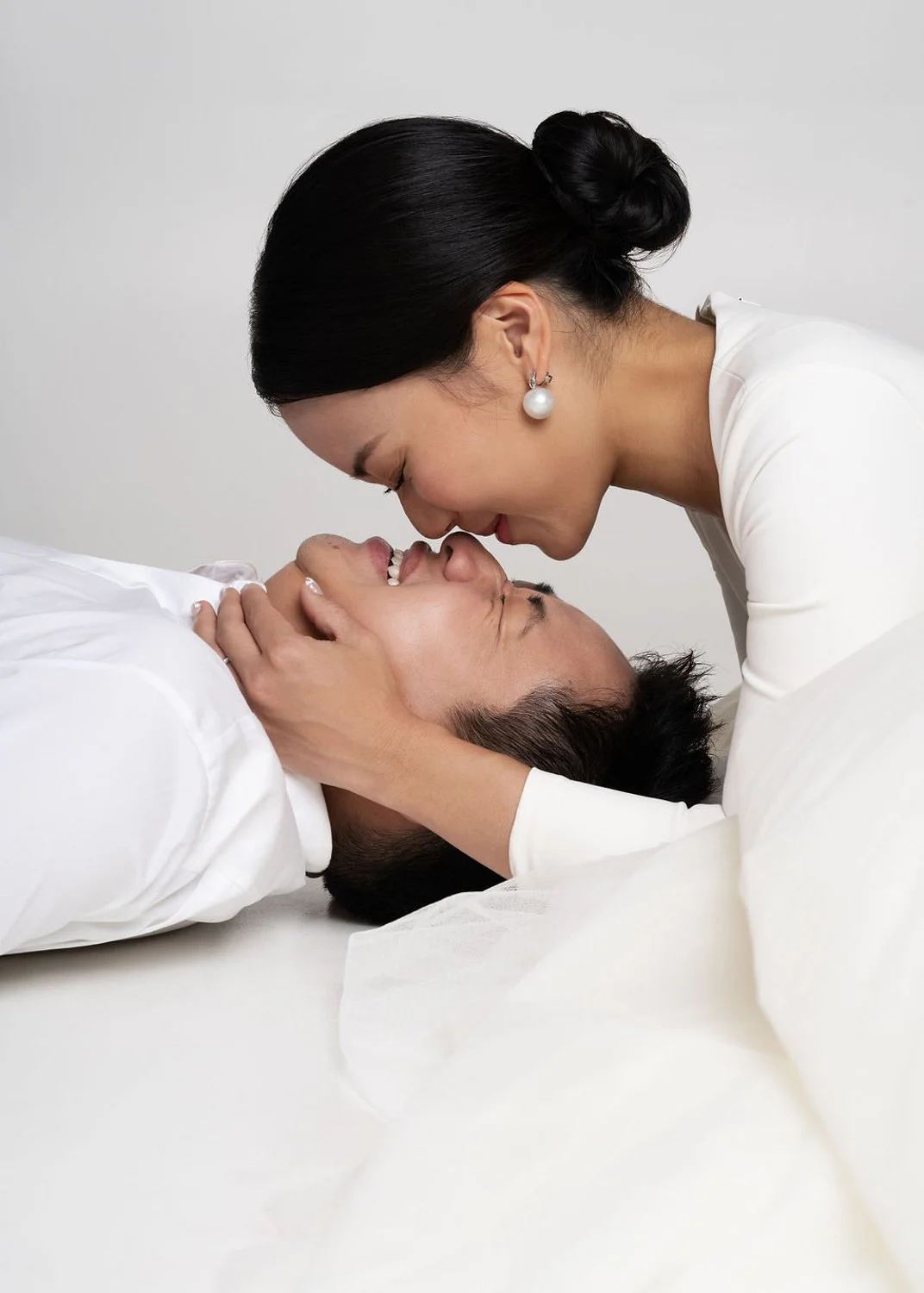 Timeless fashion editorial style pre-wedding photography photographed by Kay Lai Studio in Hong Kong. 香港Kay Lai Studio時尚風格婚紗攝影，簡約高級耐看。