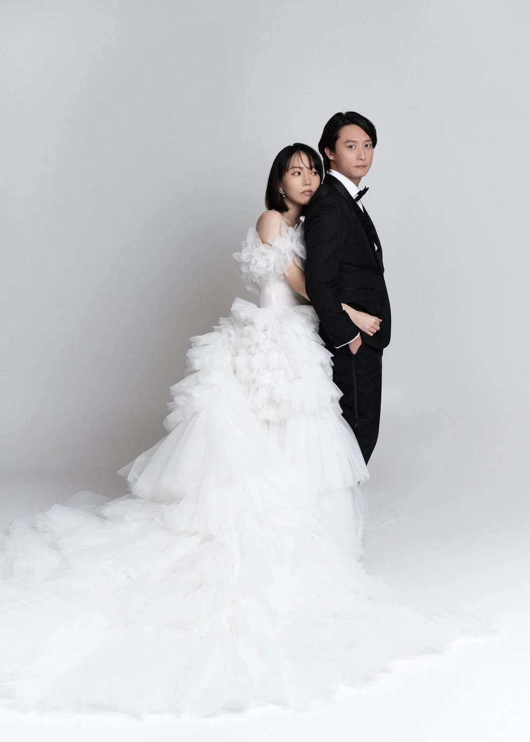 Timeless fashion editorial style pre-wedding photography photographed by Kay Lai Studio in Hong Kong. 香港Kay Lai Studio時尚風格婚紗攝影，簡約高級耐看。