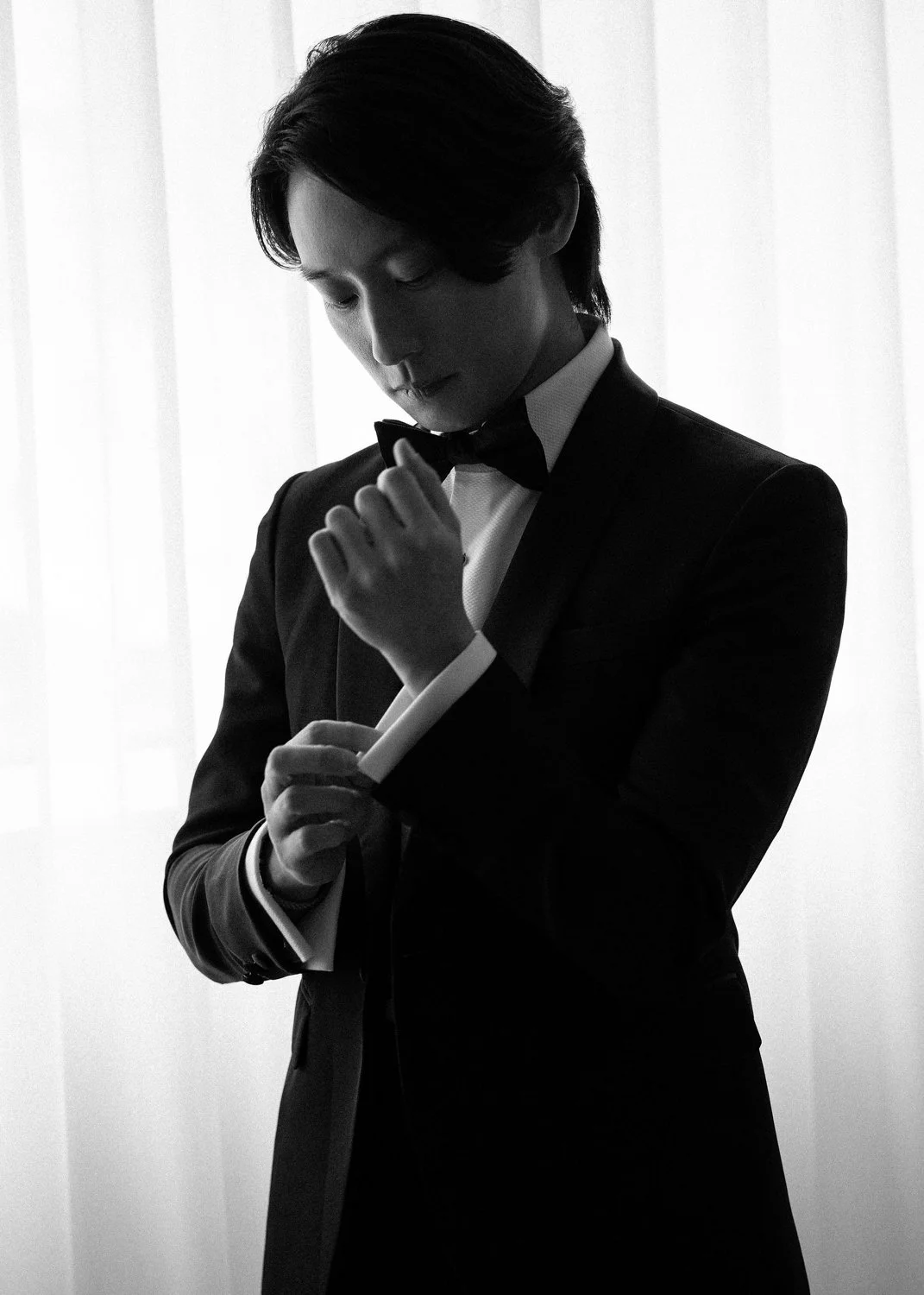 Timeless fashion editorial style pre-wedding photography photographed by Kay Lai Studio in Hong Kong. 香港Kay Lai Studio時尚風格婚紗攝影，簡約高級耐看。