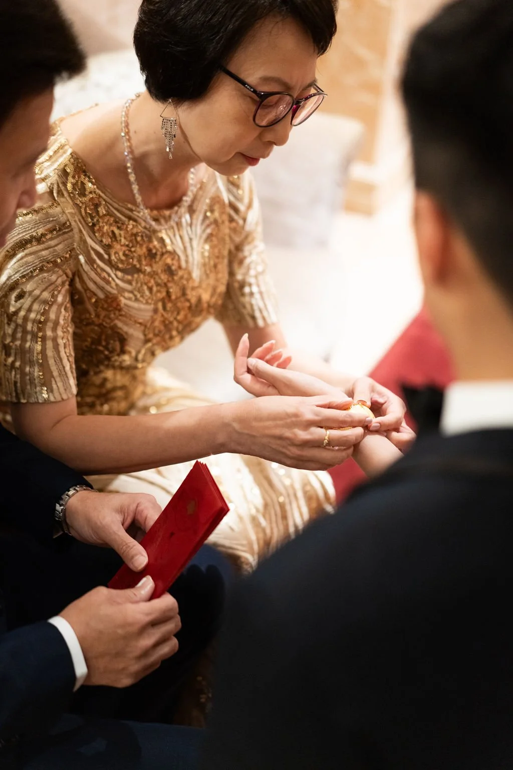 Timeless fashion editorial style wedding day photography photographed by Kay Lai Studio in Hong Kong. 香港Kay Lai Studio時尚風格婚禮攝影。