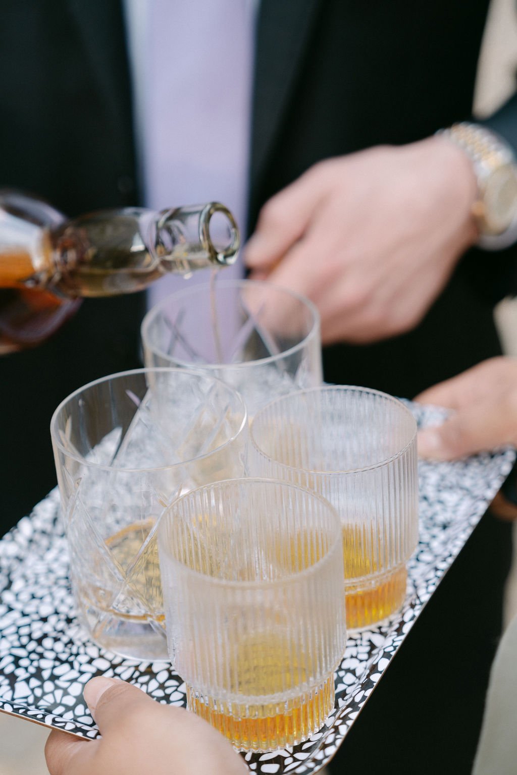 Timeless fashion editorial style wedding day photography photographed by Kay Lai Studio in Hong Kong. 香港Kay Lai Studio時尚風格婚禮攝影，簡約高級耐看。