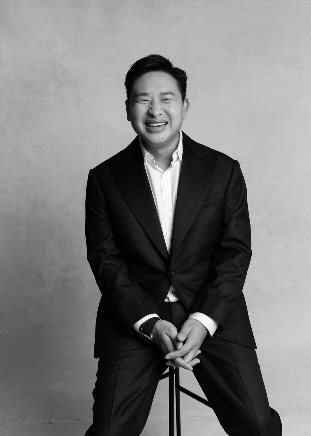 Timeless fashion editorial style pre-wedding photography photographed by Kay Lai Studio in Hong Kong. 香港Kay Lai Studio時尚風格婚紗攝影，簡約高級耐看。