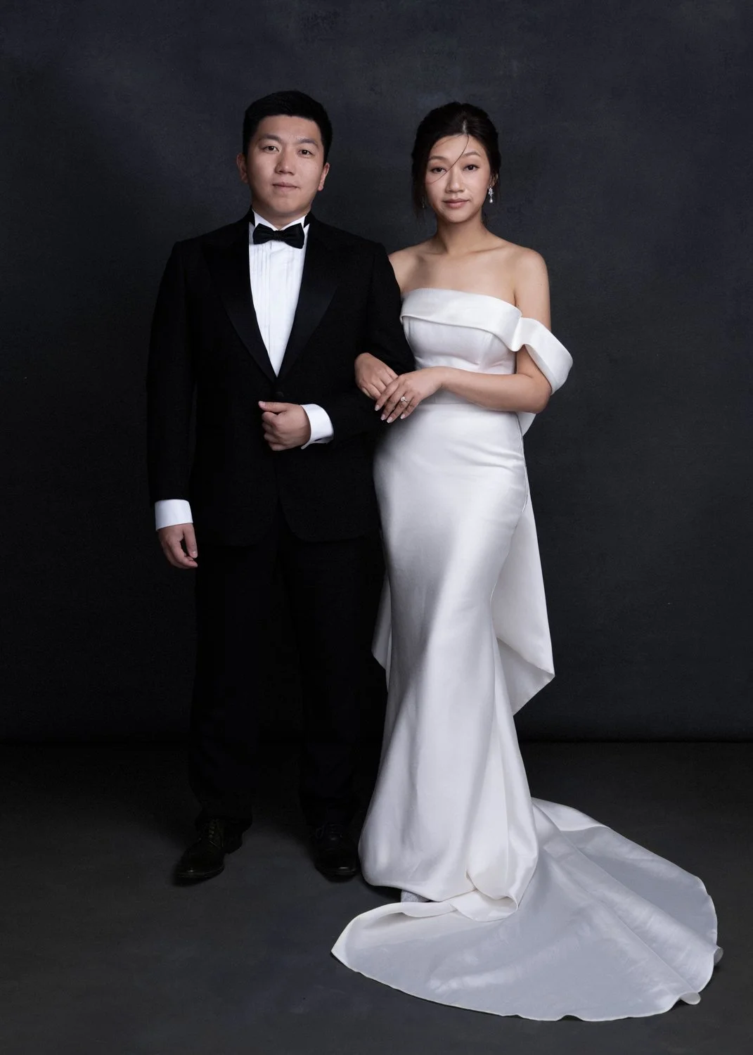Timeless fashion editorial style pre-wedding photography photographed by Kay Lai Studio in Hong Kong. 香港Kay Lai Studio時尚風格婚紗攝影，簡約高級耐看。
