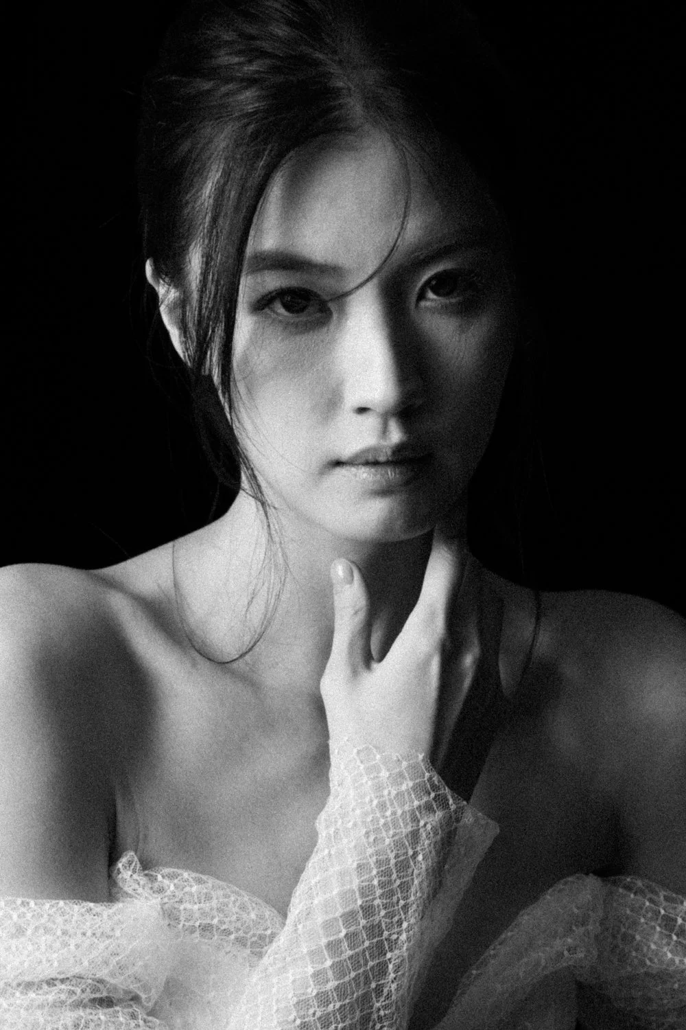 Timeless fashion editorial style portrait photographed by Kay Lai Studio in Hong Kong. 香港Kay Lai Studio時尚風格人像攝影。