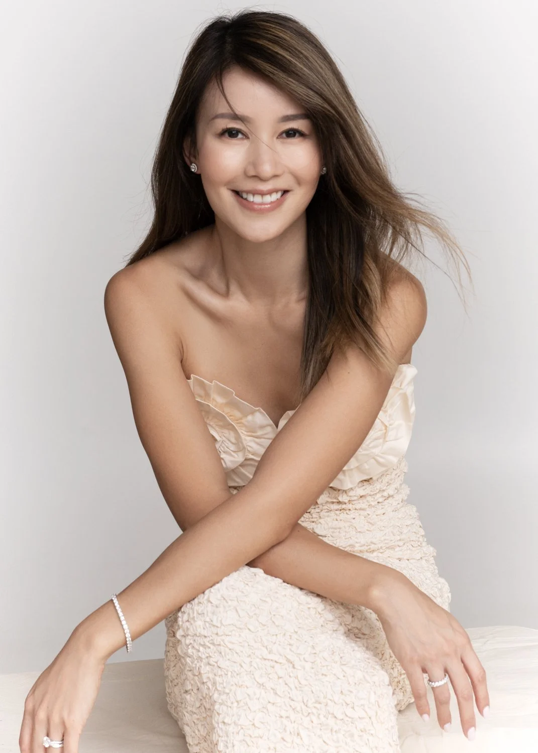 Timeless fashion editorial style portrait photographed by Kay Lai Studio in Hong Kong. 香港Kay Lai Studio時尚風格人像攝影。