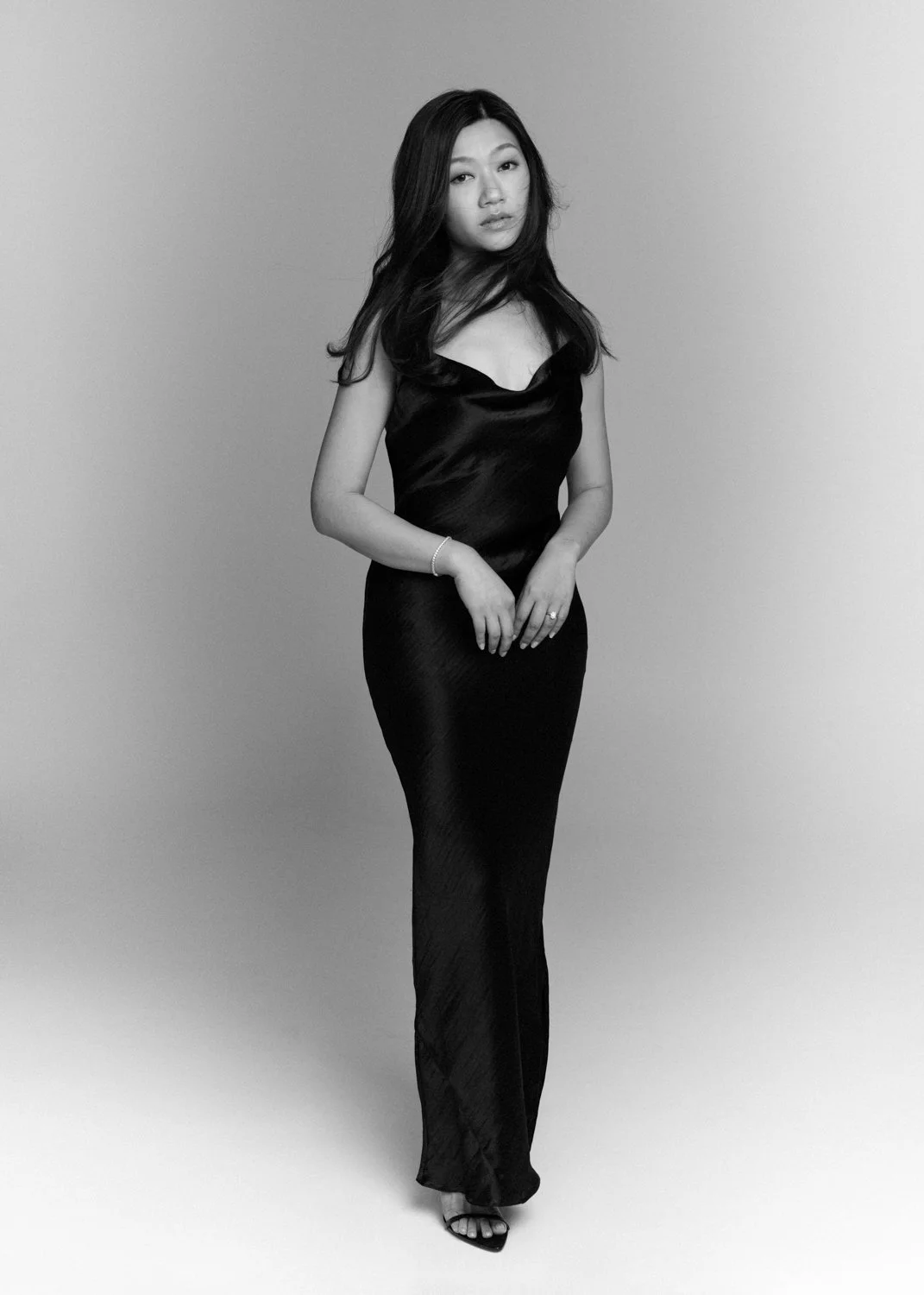 Timeless fashion editorial style pre-wedding photography photographed by Kay Lai Studio in Hong Kong. 香港Kay Lai Studio時尚風格婚紗攝影，簡約高級耐看。