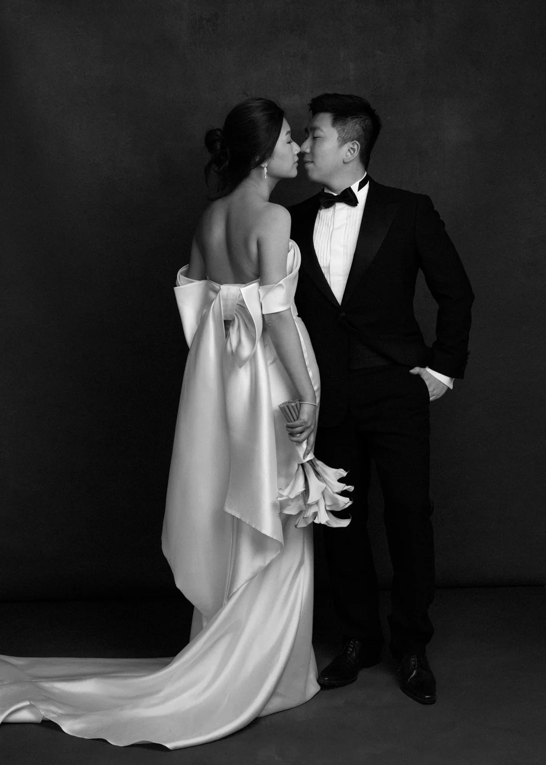 Timeless fashion editorial style pre-wedding photography photographed by Kay Lai Studio in Hong Kong. 香港Kay Lai Studio時尚風格婚紗攝影，簡約高級耐看。