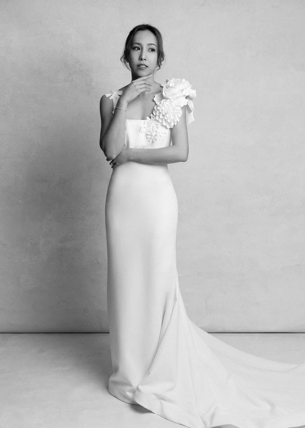 Timeless fashion editorial style pre-wedding photography photographed by Kay Lai Studio in Hong Kong. 香港Kay Lai Studio時尚風格婚紗攝影，簡約高級耐看。