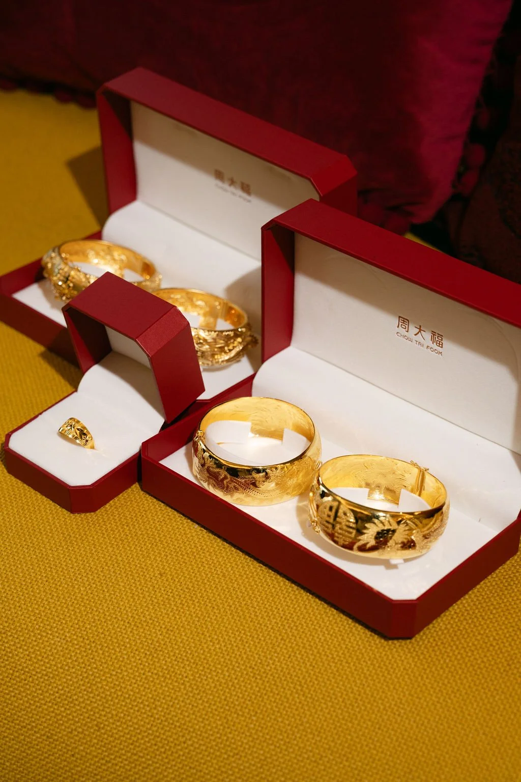 Timeless fashion editorial style wedding day photography photographed by Kay Lai Studio in Hong Kong. 香港Kay Lai Studio時尚風格婚禮攝影，簡約高級耐看。