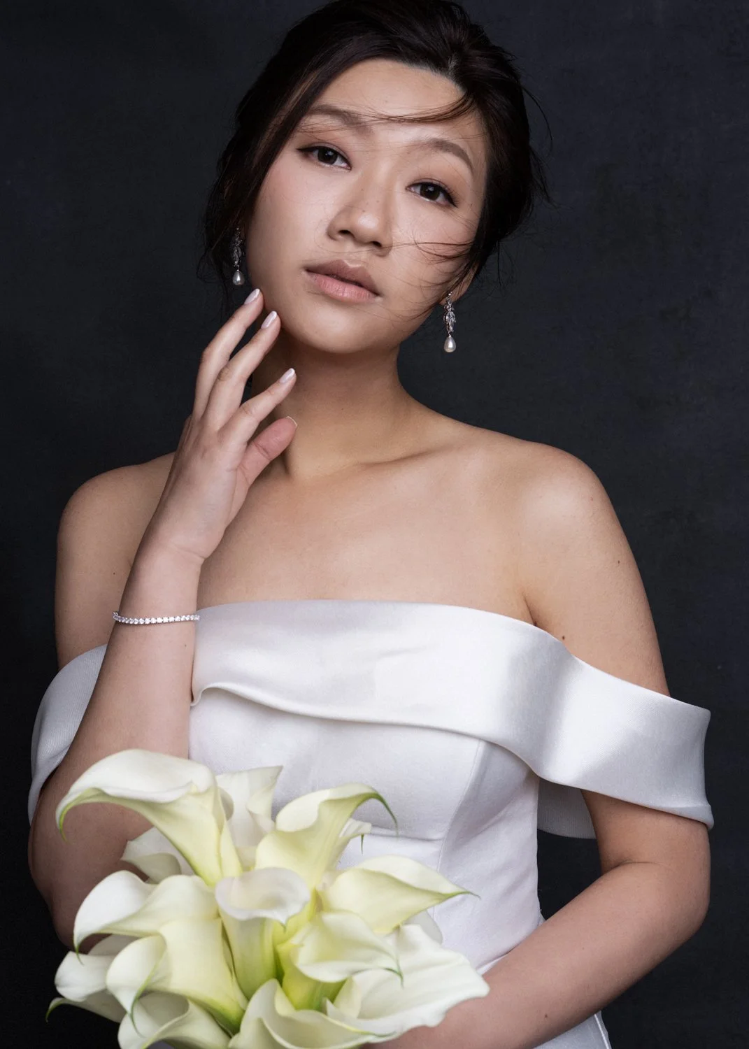 Timeless fashion editorial style pre-wedding photography photographed by Kay Lai Studio in Hong Kong. 香港Kay Lai Studio時尚風格婚紗攝影，簡約高級耐看。