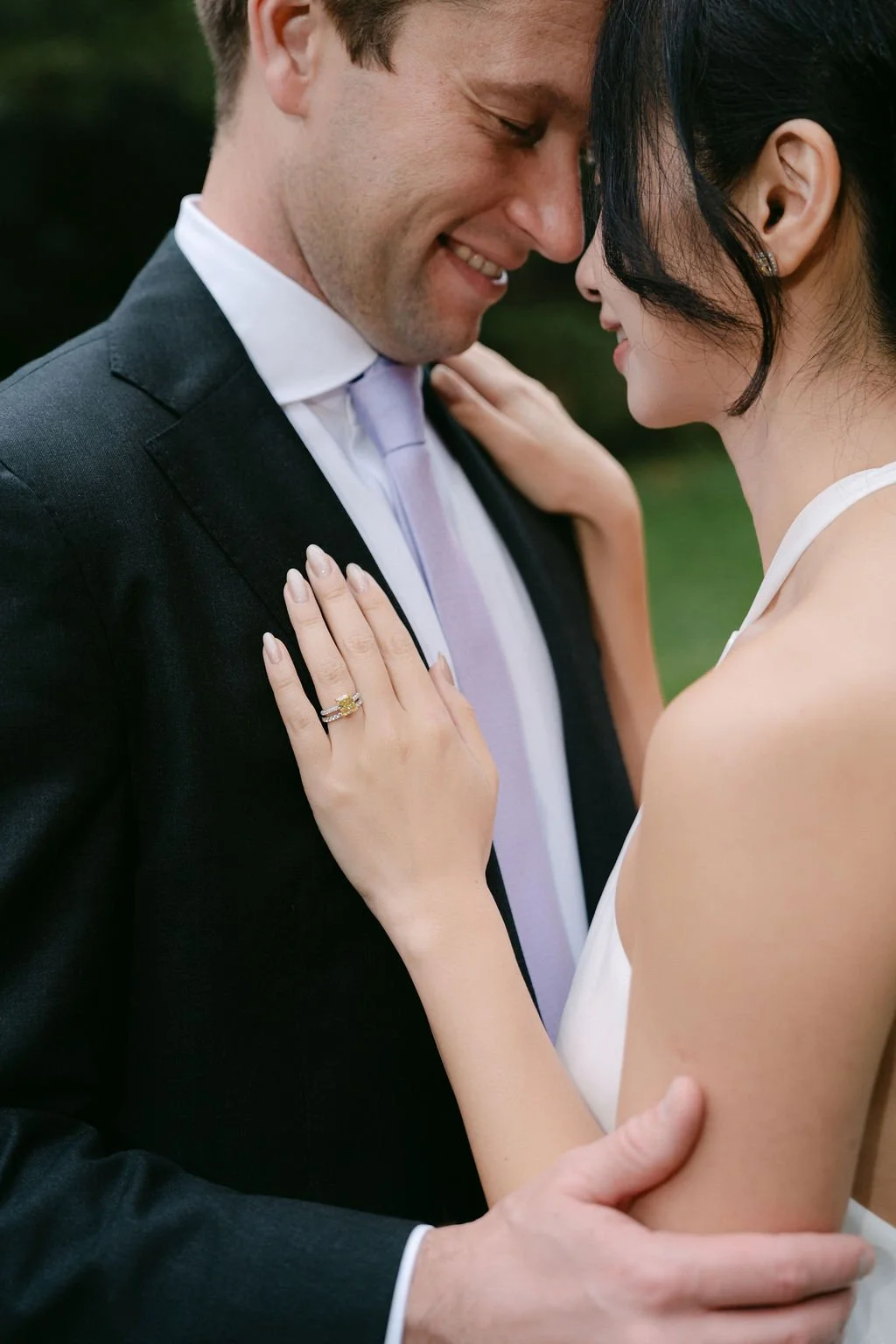 Timeless fashion editorial style wedding day photography photographed by Kay Lai Studio in Hong Kong. 香港Kay Lai Studio時尚風格婚禮攝影，簡約高級耐看。