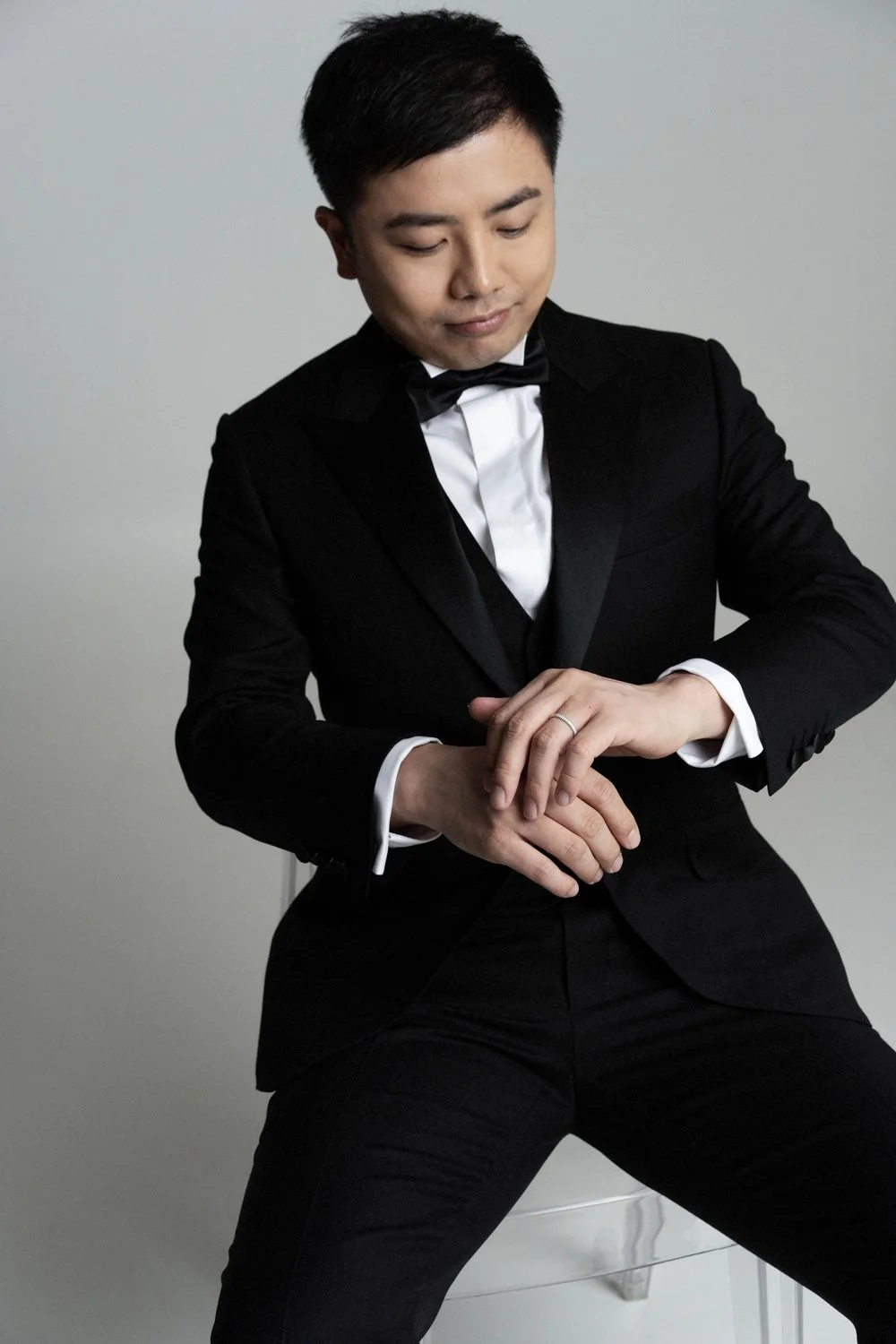 Timeless fashion editorial style pre-wedding photography photographed by Kay Lai Studio in Hong Kong. 香港Kay Lai Studio時尚風格婚紗攝影，簡約高級耐看。