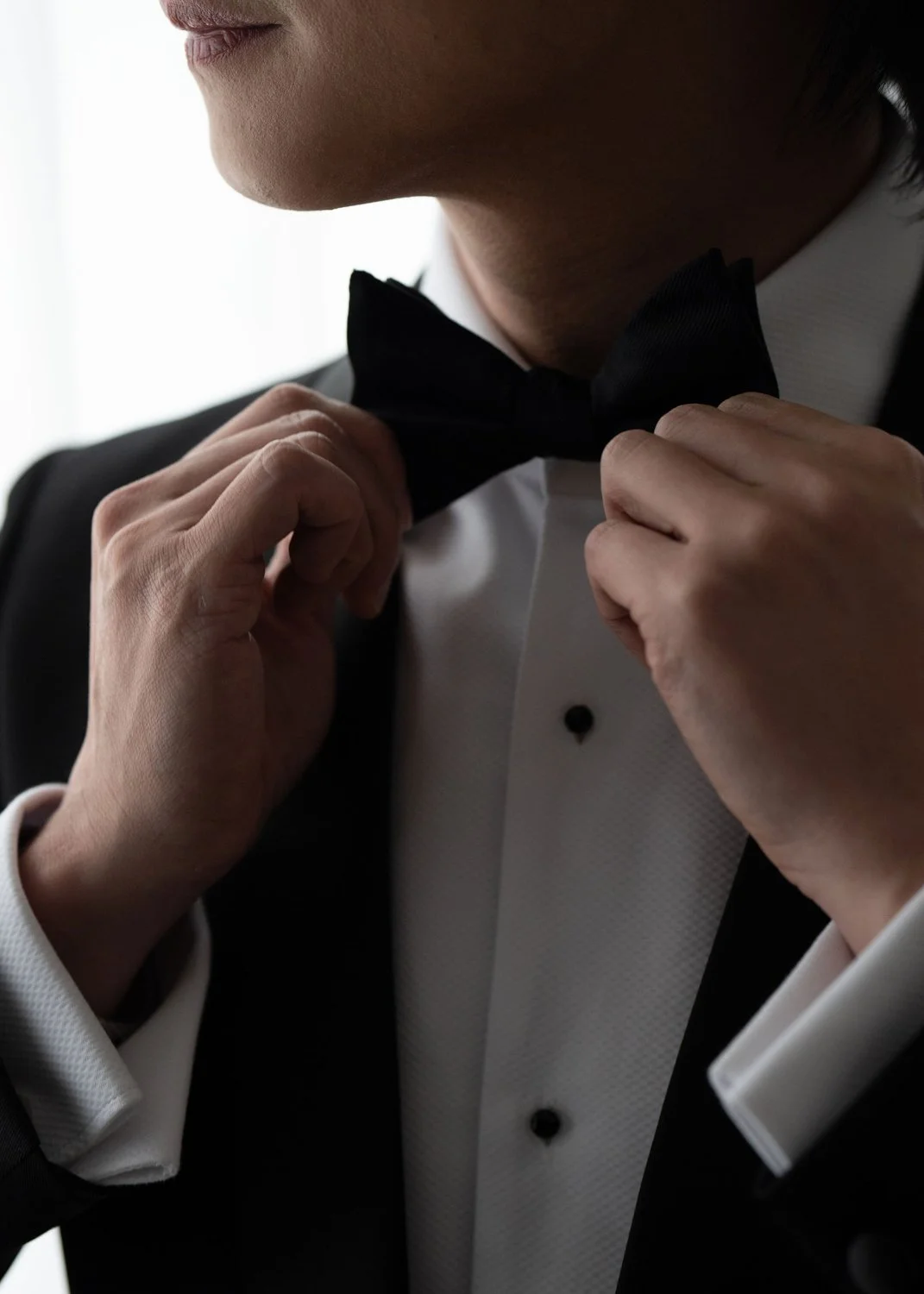 Timeless fashion editorial style pre-wedding photography photographed by Kay Lai Studio in Hong Kong. 香港Kay Lai Studio時尚風格婚紗攝影，簡約高級耐看。