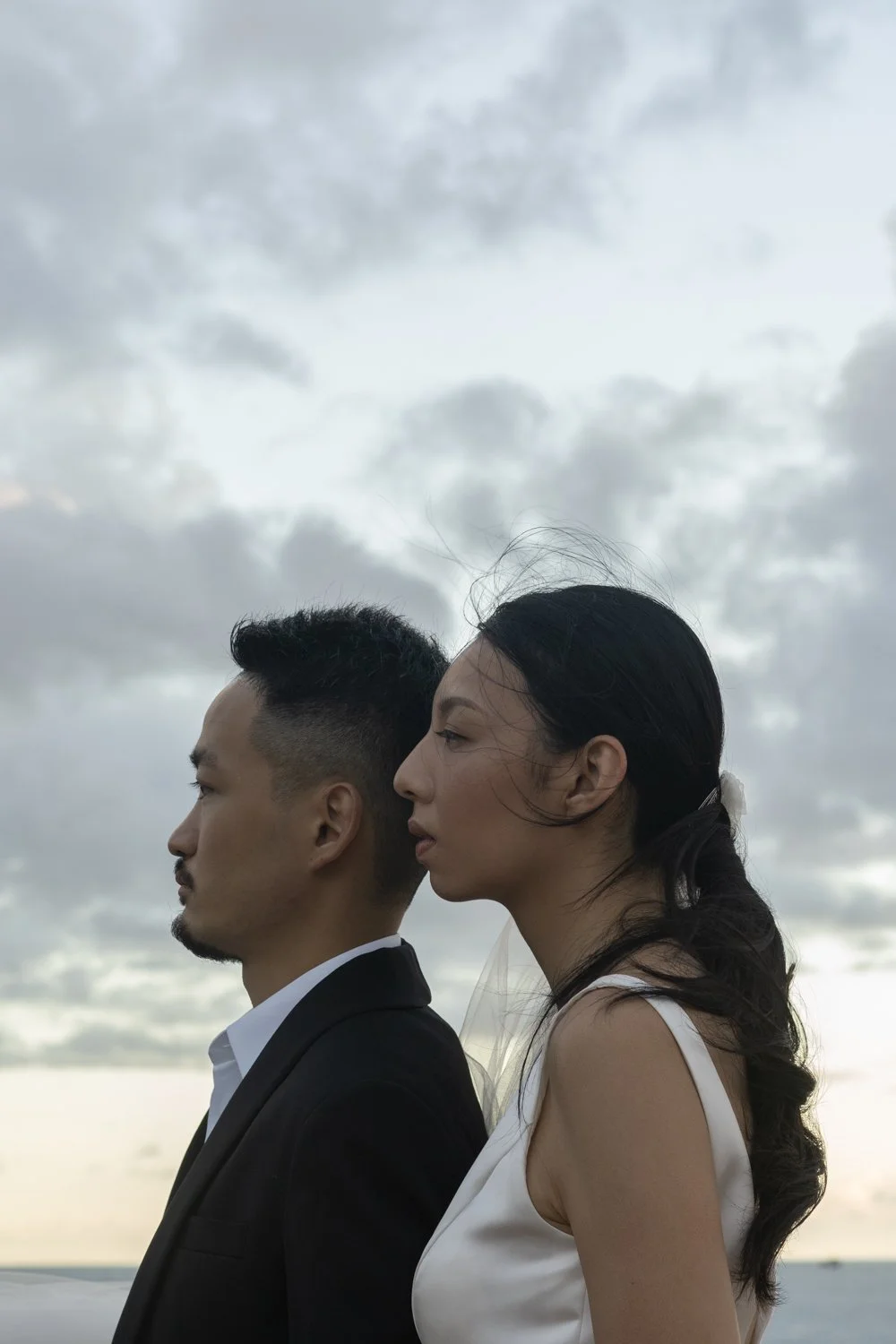 Timeless fashion editorial style pre-wedding photography photographed by Kay Lai Studio in Hong Kong. 香港Kay Lai Studio時尚風格婚紗攝影，簡約高級耐看。
