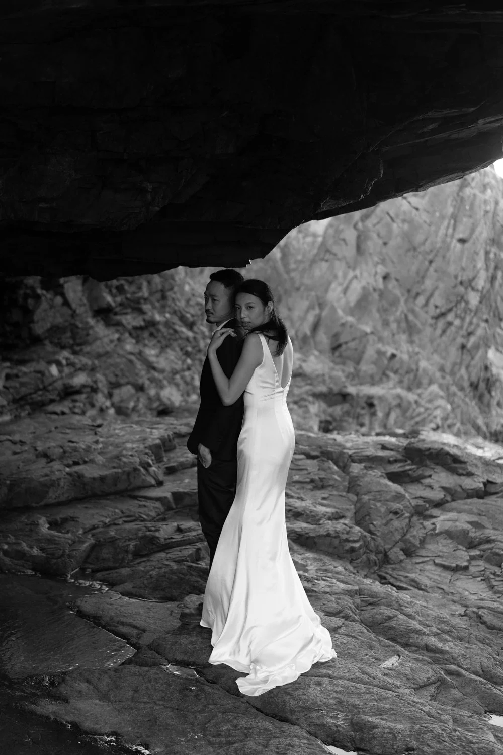 Timeless fashion editorial style pre-wedding photography photographed by Kay Lai Studio in Hong Kong. 香港Kay Lai Studio時尚風格婚紗攝影，簡約高級耐看。