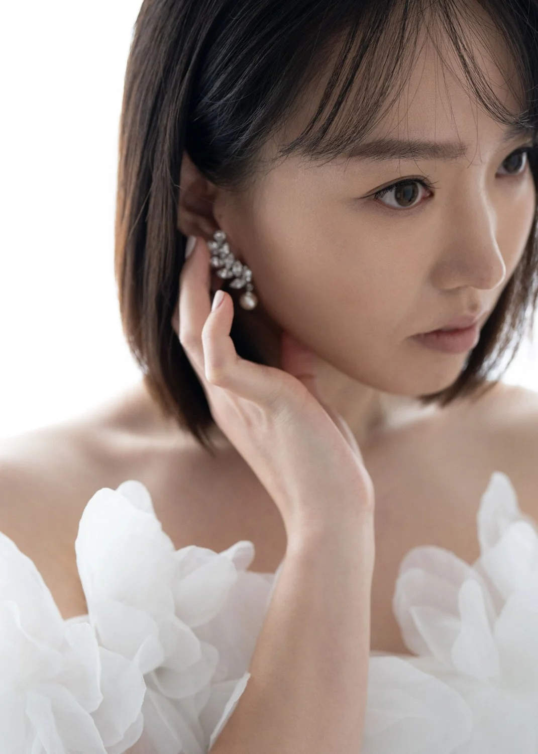 Timeless fashion editorial style pre-wedding photography photographed by Kay Lai Studio in Hong Kong. 香港Kay Lai Studio時尚風格婚紗攝影，簡約高級耐看。