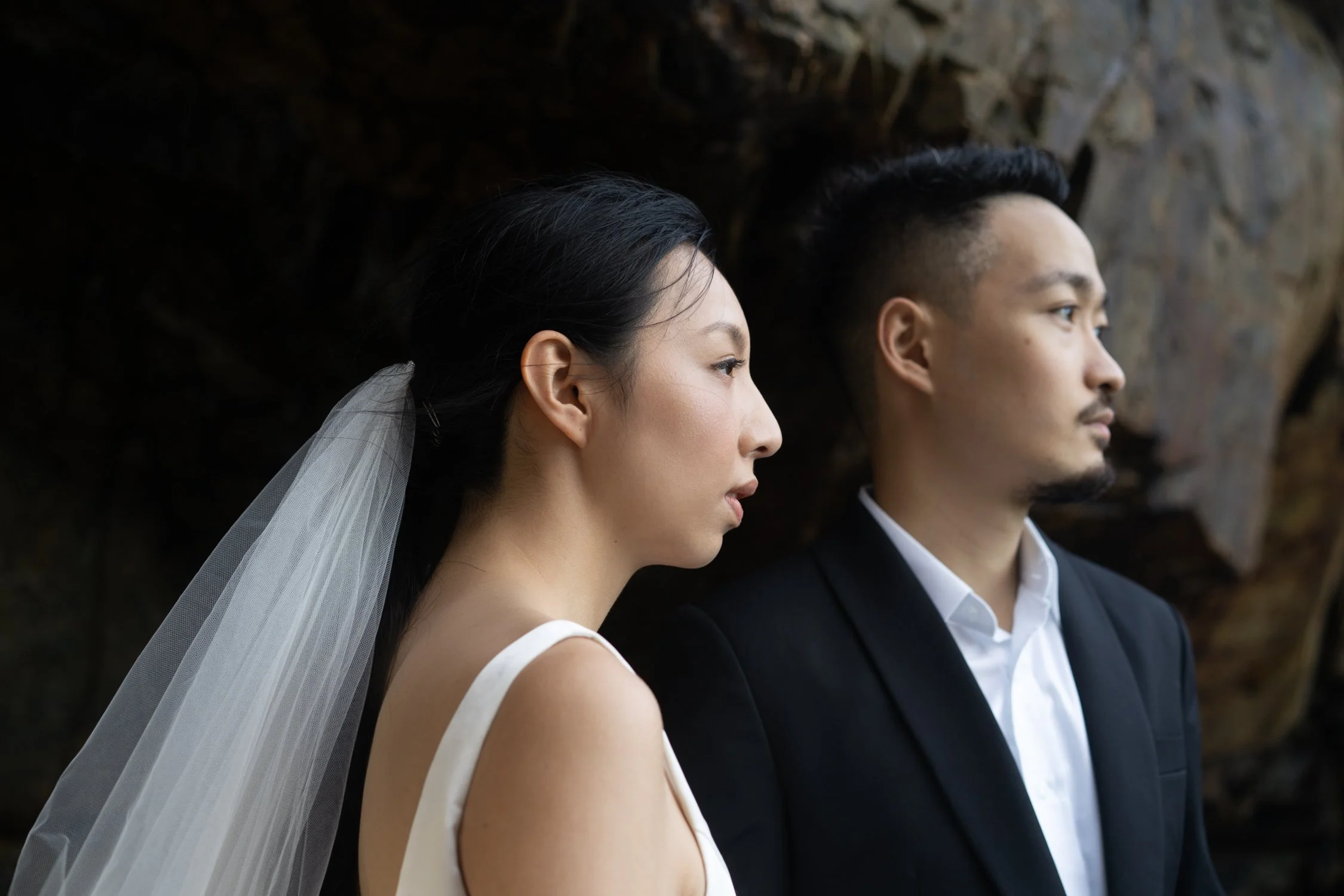 Timeless fashion editorial style pre-wedding photography photographed by Kay Lai Studio in Hong Kong. 香港Kay Lai Studio時尚風格婚紗攝影，簡約高級耐看。