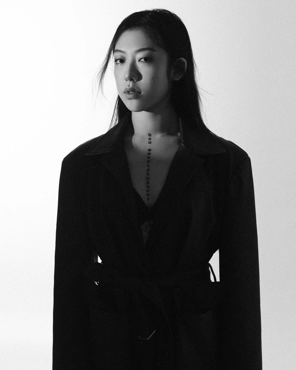 Timeless fashion editorial style portrait photographed by Kay Lai Studio in Hong Kong. 香港Kay Lai Studio時尚風格人像攝影。