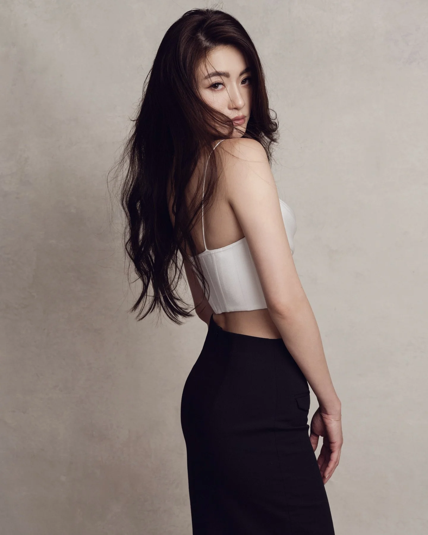 Timeless fashion editorial style portrait photographed by Kay Lai Studio in Hong Kong. 香港Kay Lai Studio時尚風格人像攝影。