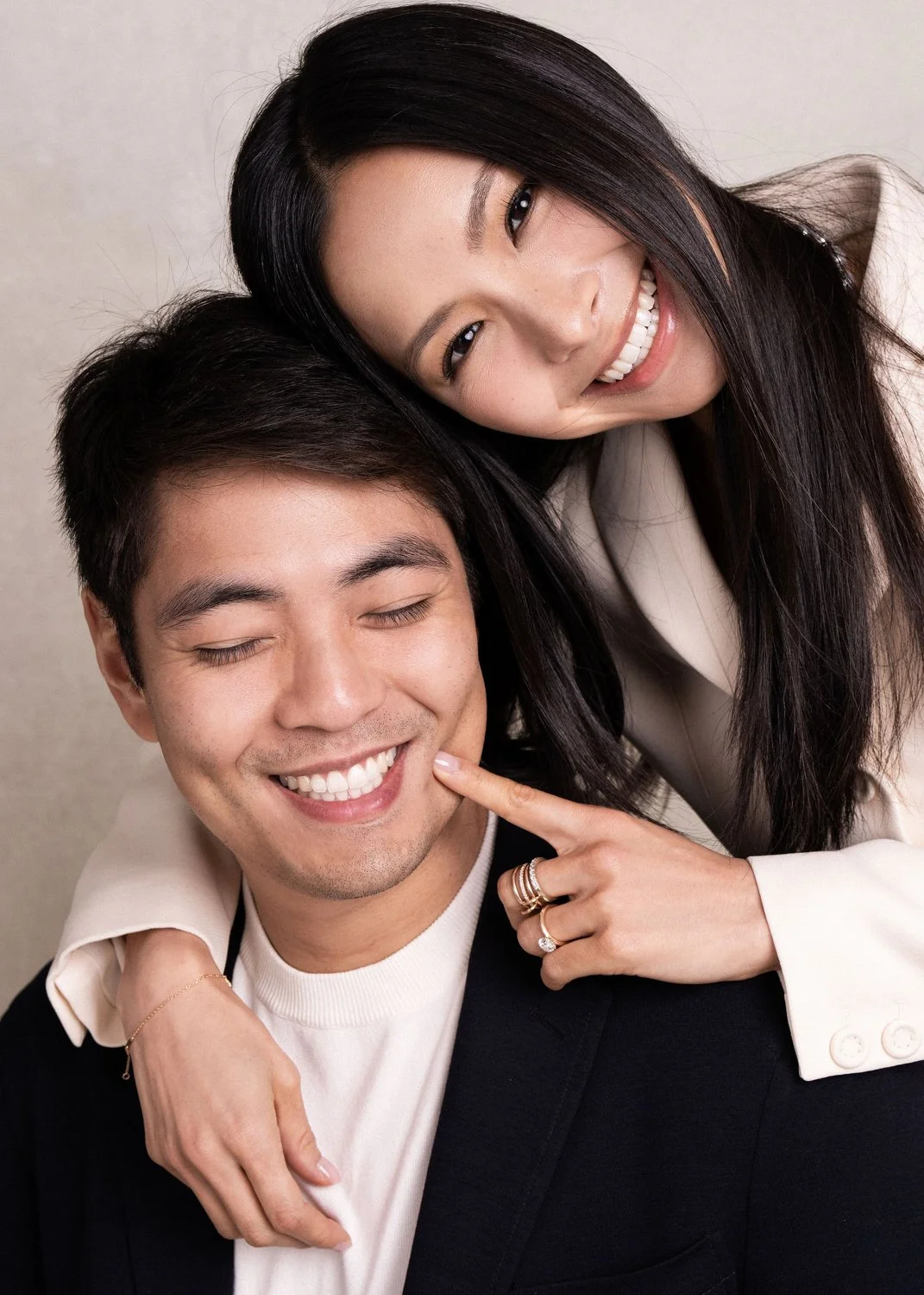 Timeless fashion editorial style pre-wedding photography photographed by Kay Lai Studio in Hong Kong. 香港Kay Lai Studio時尚風格婚紗攝影，簡約高級耐看。