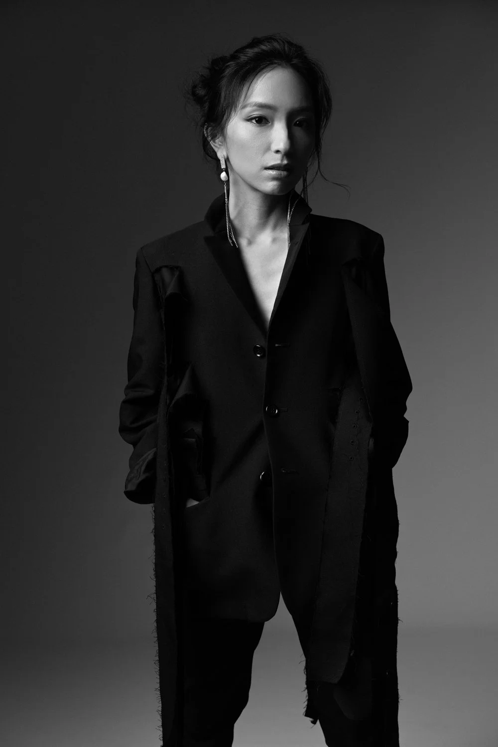 Timeless fashion editorial style portrait photographed by Kay Lai Studio in Hong Kong. 香港Kay Lai Studio時尚風格人像攝影。