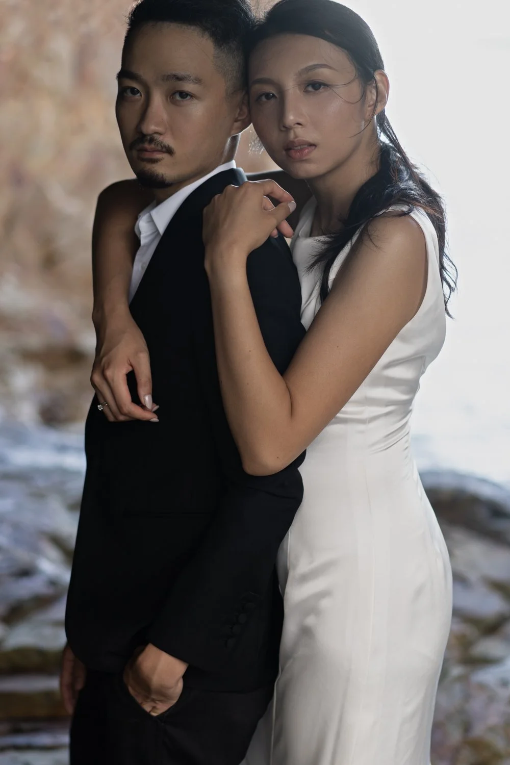 Timeless fashion editorial style pre-wedding photography photographed by Kay Lai Studio in Hong Kong. 香港Kay Lai Studio時尚風格婚紗攝影，簡約高級耐看。