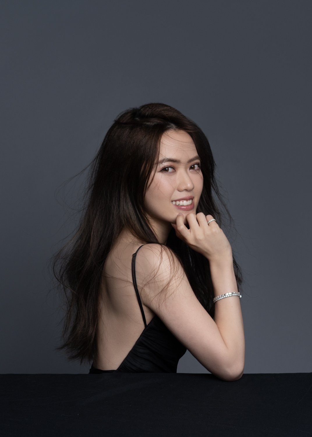 Timeless fashion editorial style portrait photographed by Kay Lai Studio in Hong Kong. 香港Kay Lai Studio時尚風格人像攝影。