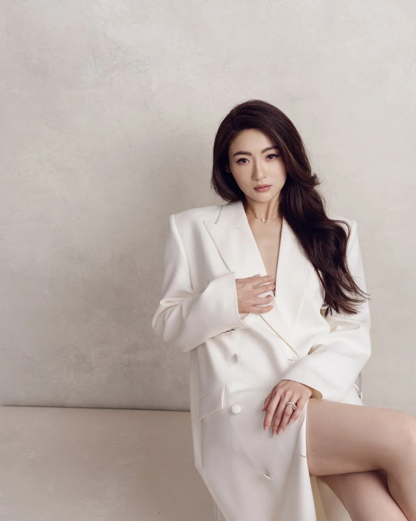 Timeless fashion editorial style portrait photographed by Kay Lai Studio in Hong Kong. 香港Kay Lai Studio時尚風格人像攝影。